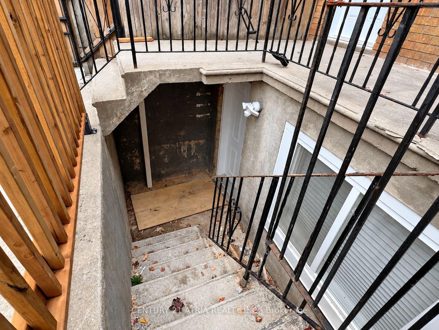 Photo 30 of Unit Lower, 92 Lappin Avenue, Toronto, Dovercourt-Wallace Emerson-Junction — HOMEH