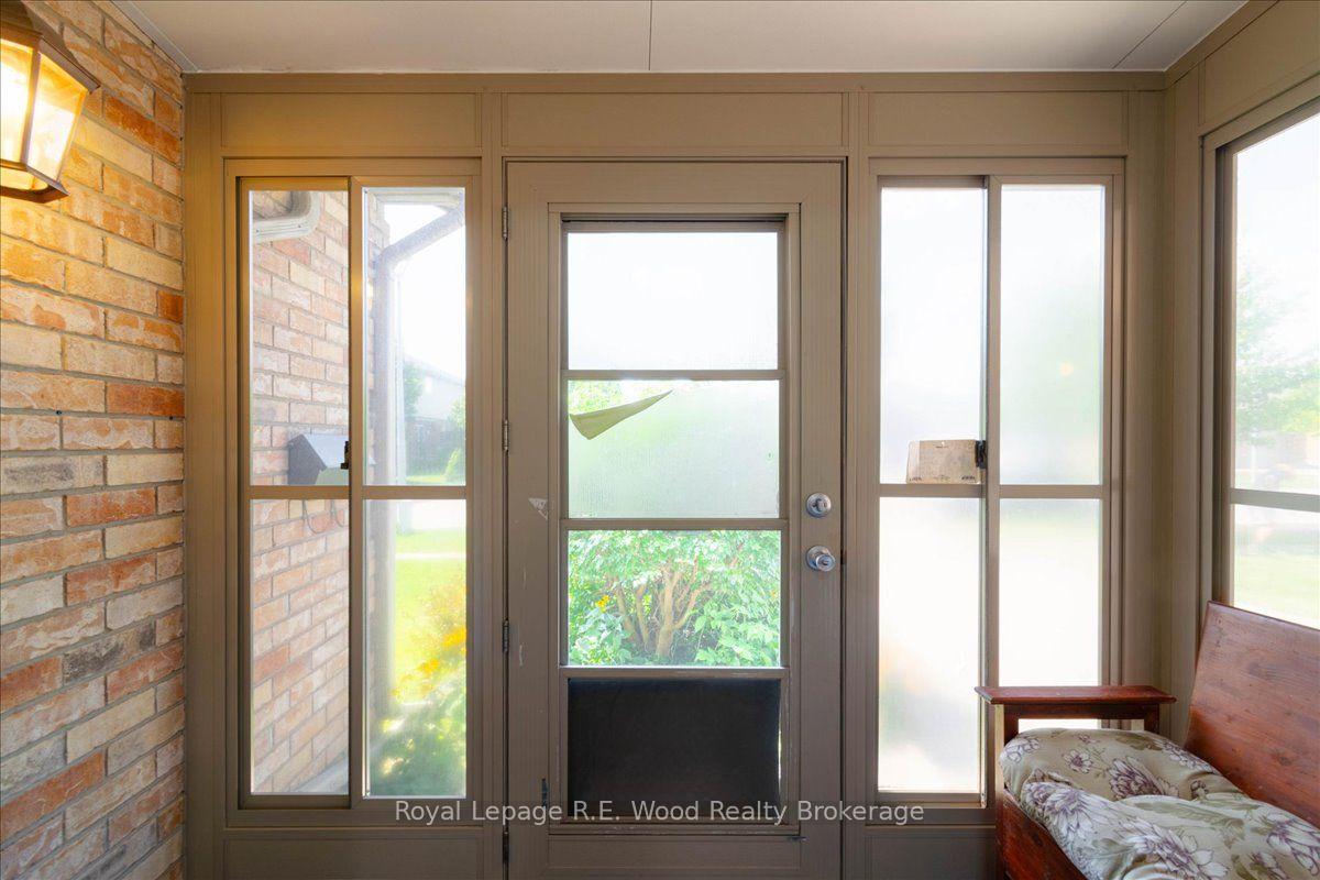 Photo 4 of 2 Oriole Crescent, Woodstock, Woodstock - North — HOMEH