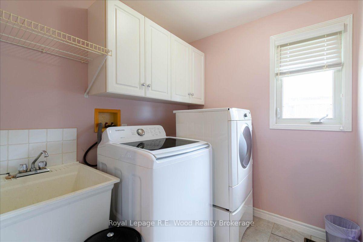 Photo 13 of 2 Oriole Crescent, Woodstock, Woodstock - North — HOMEH