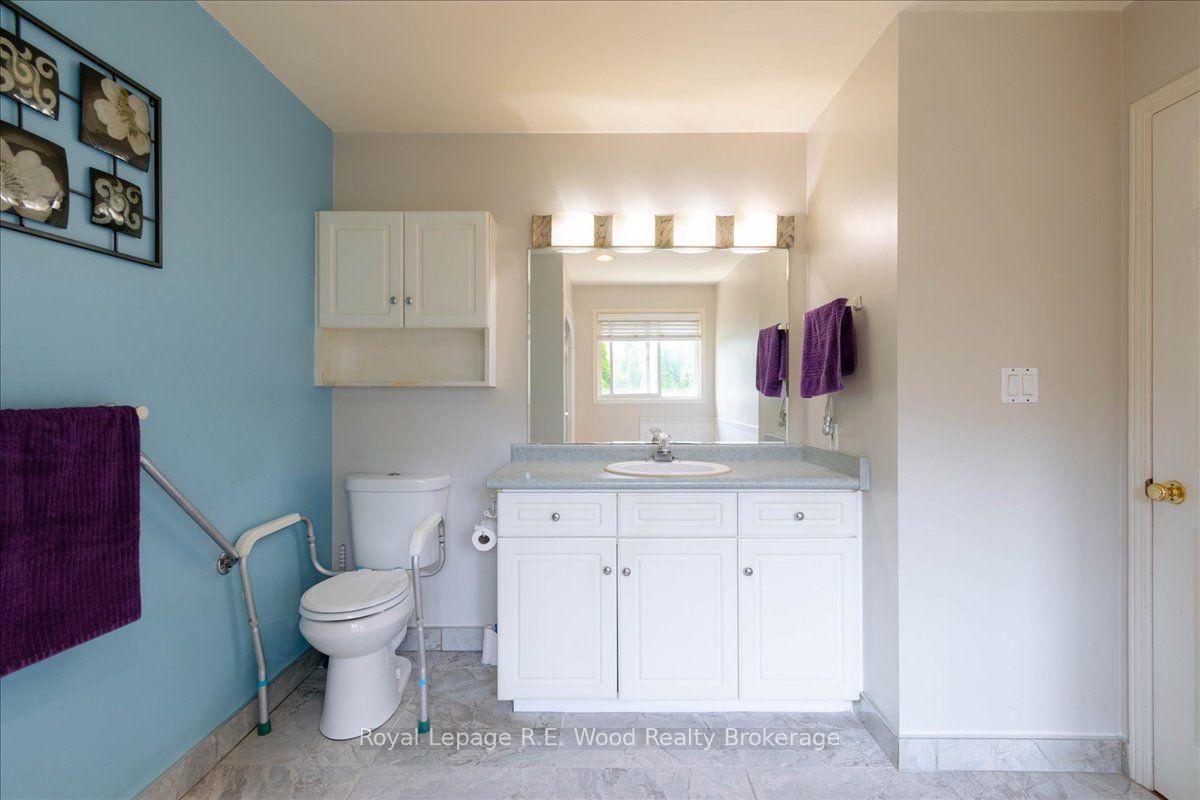 Photo 14 of 2 Oriole Crescent, Woodstock, Woodstock - North — HOMEH