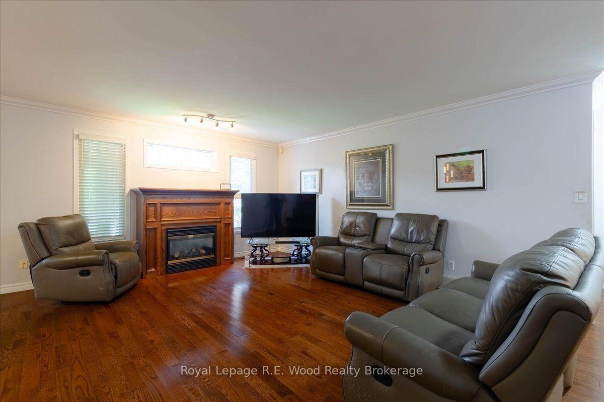 Photo 16 of 2 Oriole Crescent, Woodstock, Woodstock - North — HOMEH