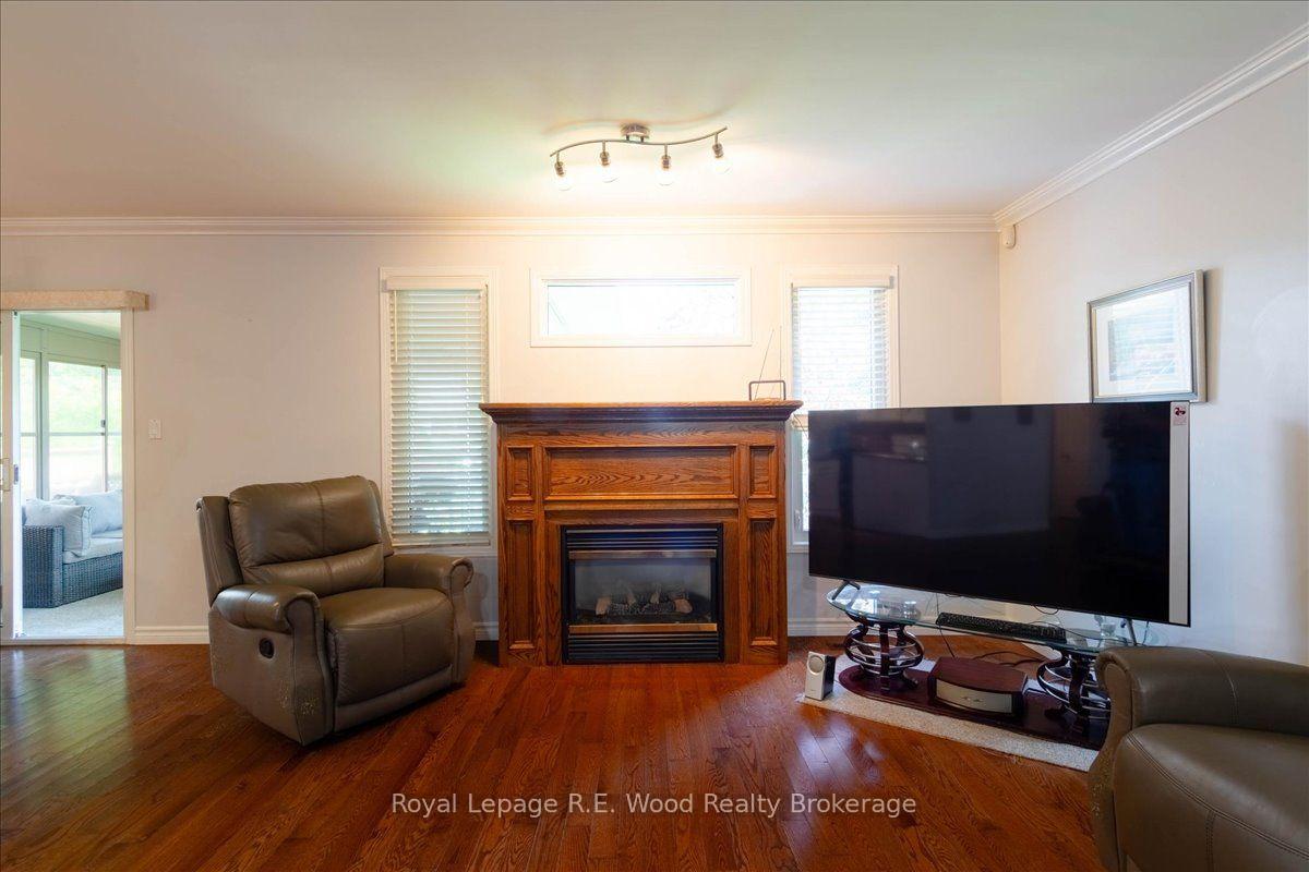 Photo 17 of 2 Oriole Crescent, Woodstock, Woodstock - North — HOMEH