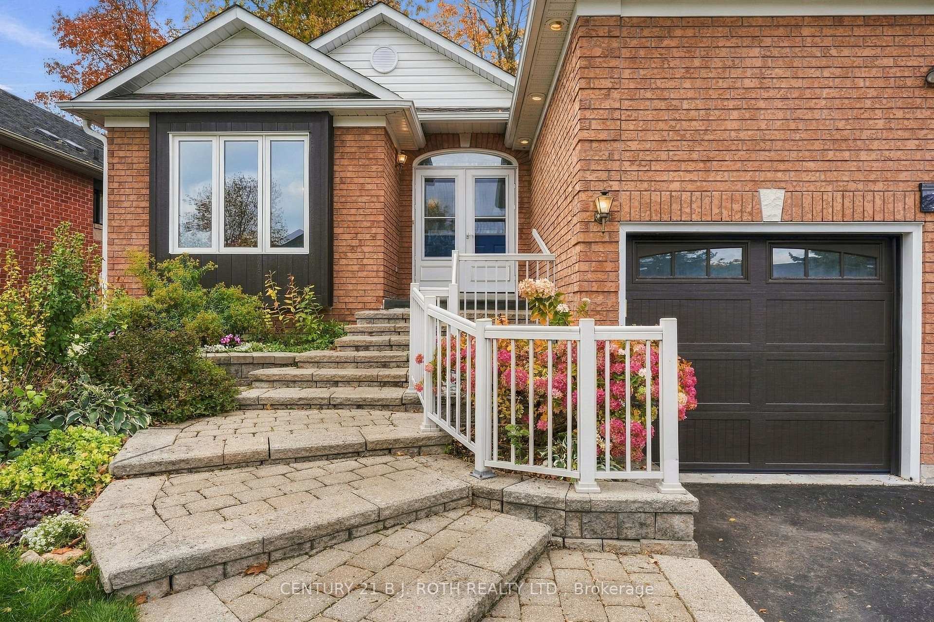 Photo 2 of 14 Bloxham Place, Barrie, Bayshore — HOMEH