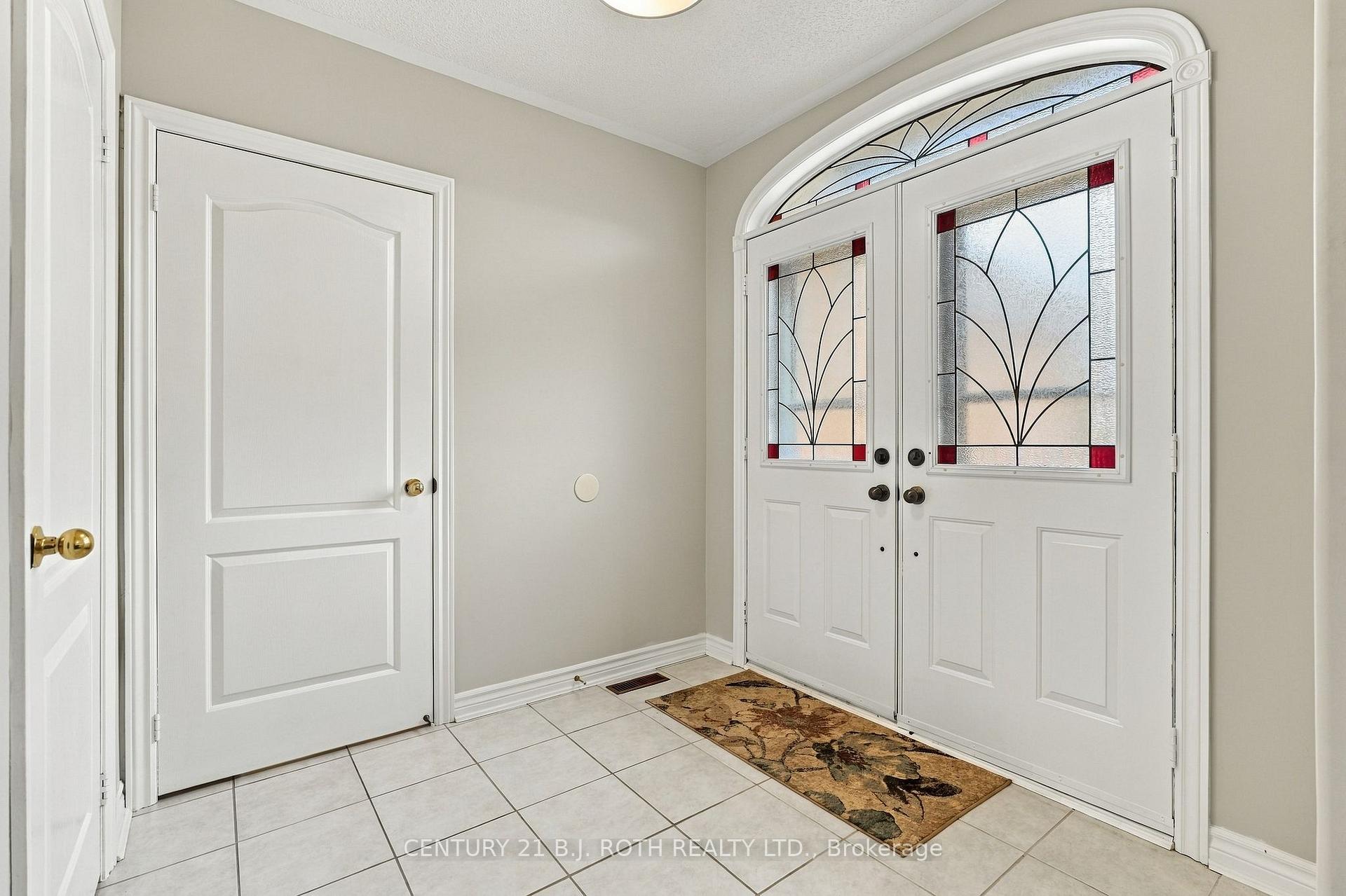Photo 4 of 14 Bloxham Place, Barrie, Bayshore — HOMEH