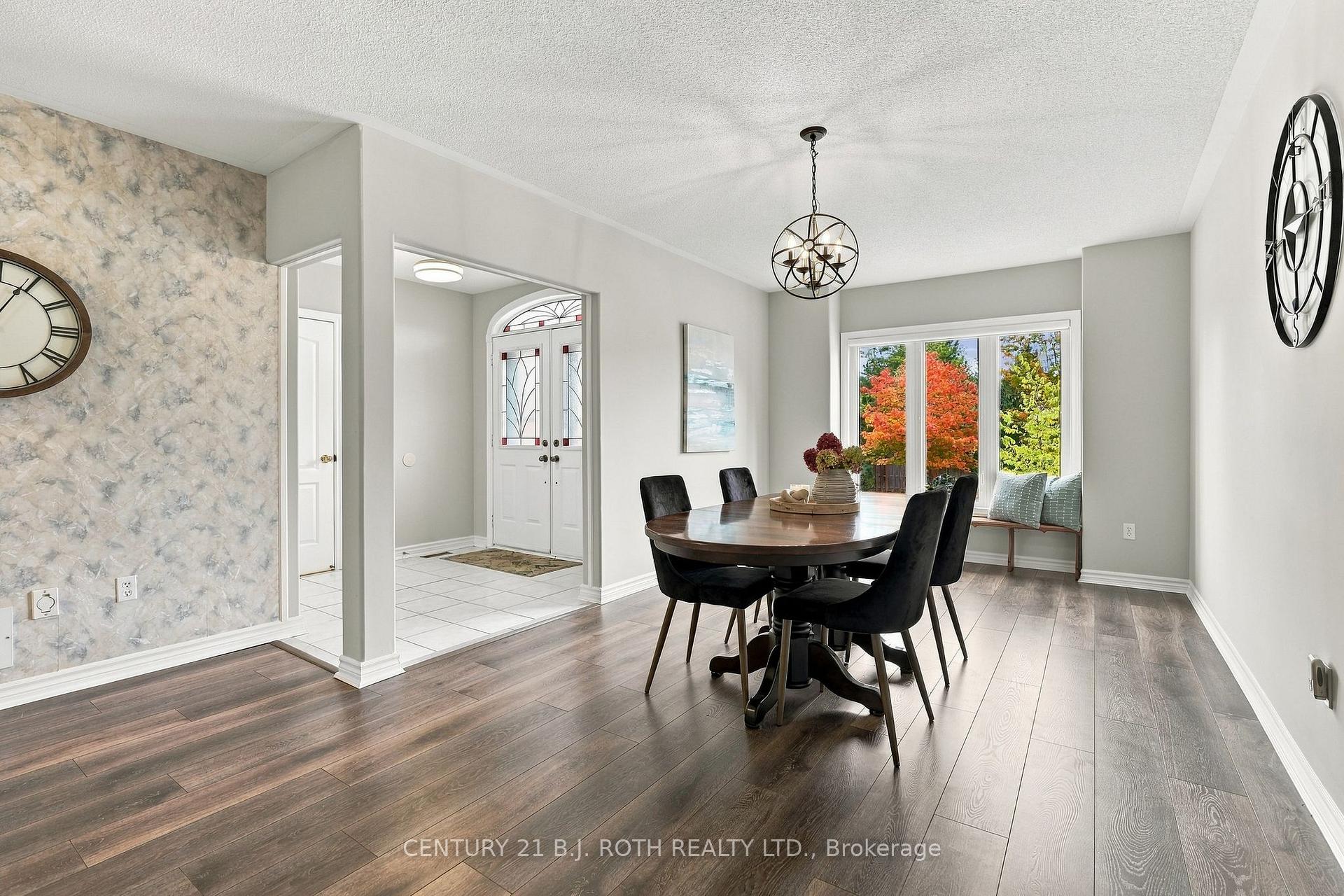 Photo 5 of 14 Bloxham Place, Barrie, Bayshore — HOMEH