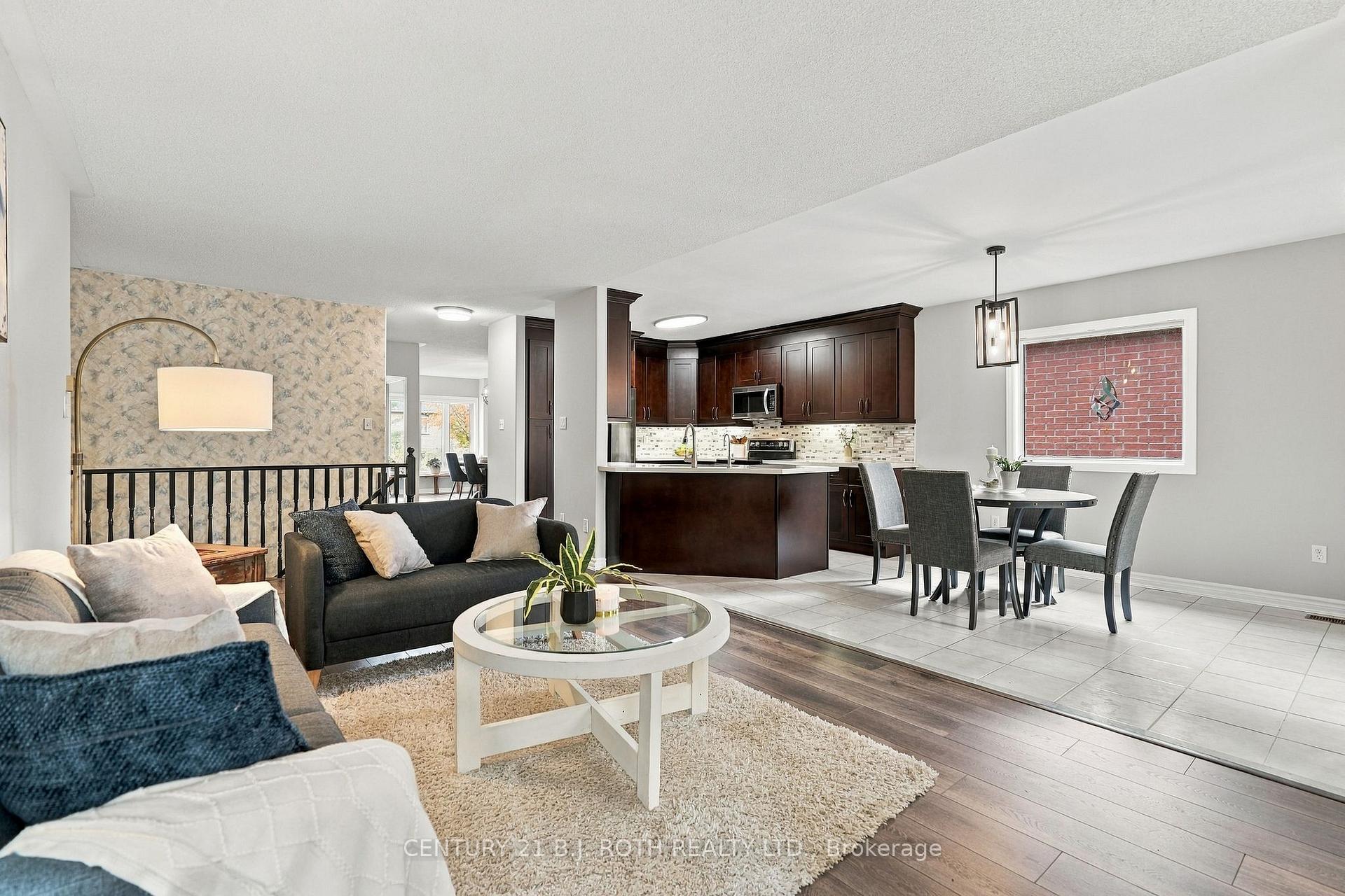 Photo 10 of 14 Bloxham Place, Barrie, Bayshore — HOMEH