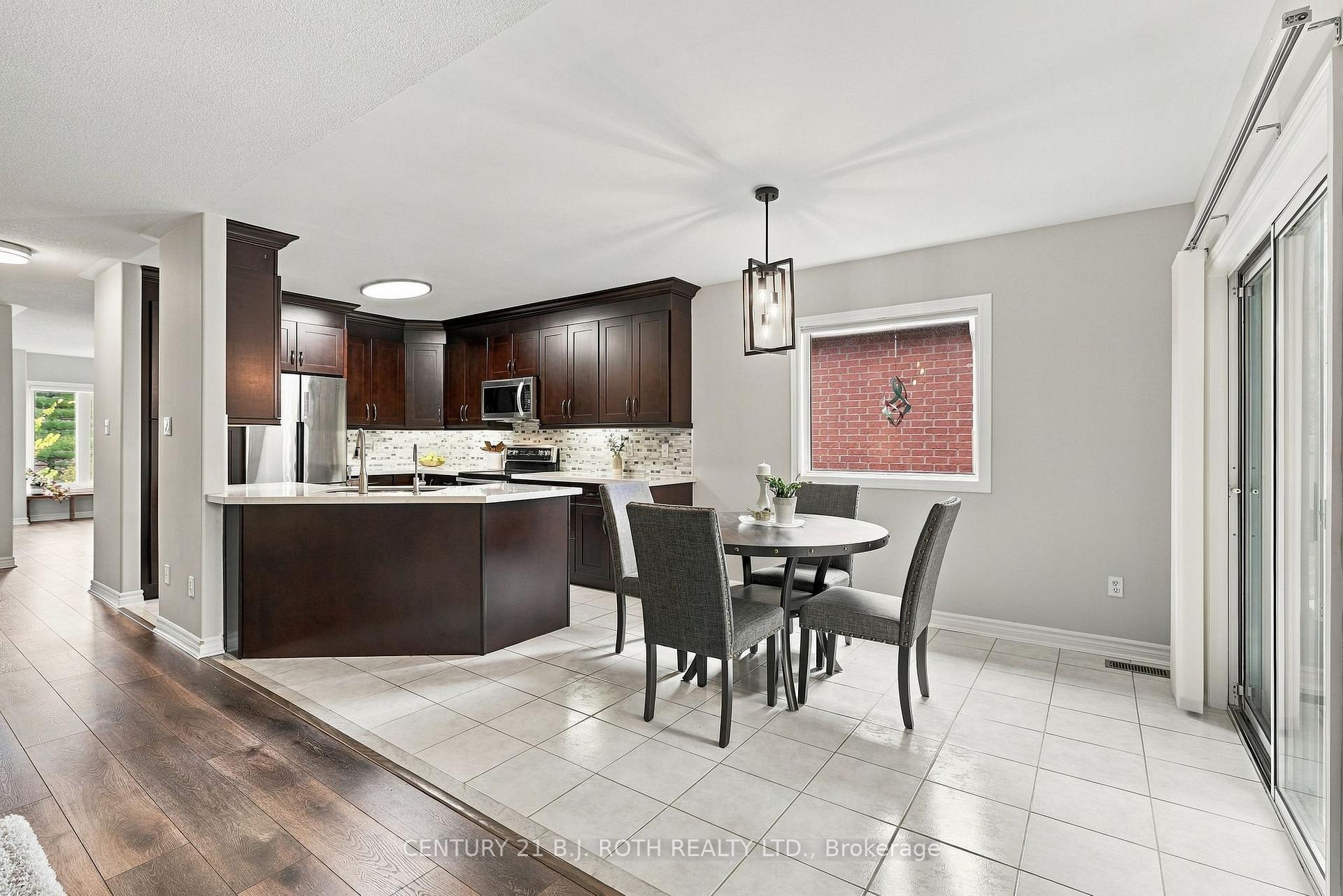 Photo 12 of 14 Bloxham Place, Barrie, Bayshore — HOMEH