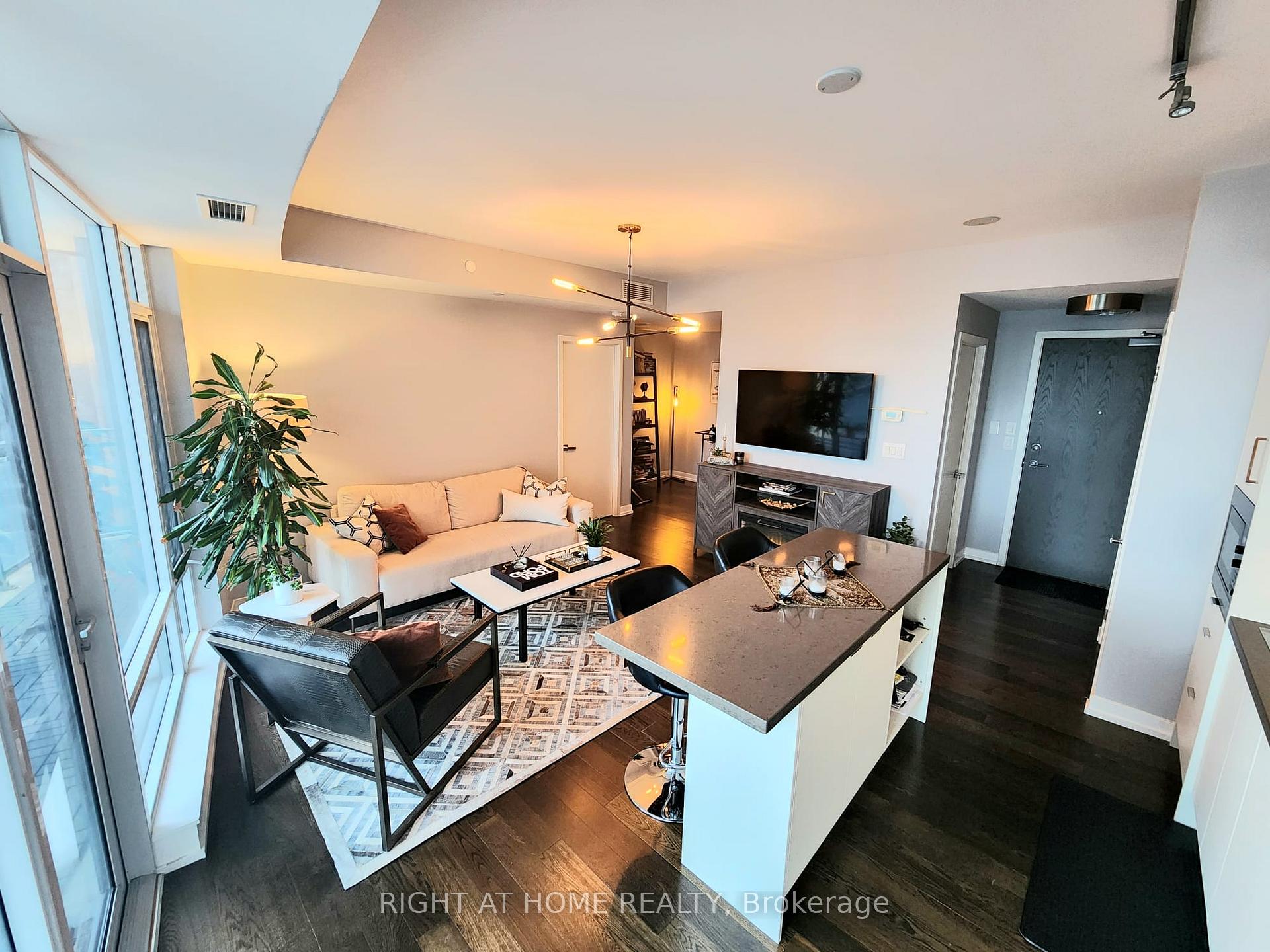 Photo 4 of Unit 1906, 21 Widmer Street, Toronto, Waterfront Communities — HOMEH