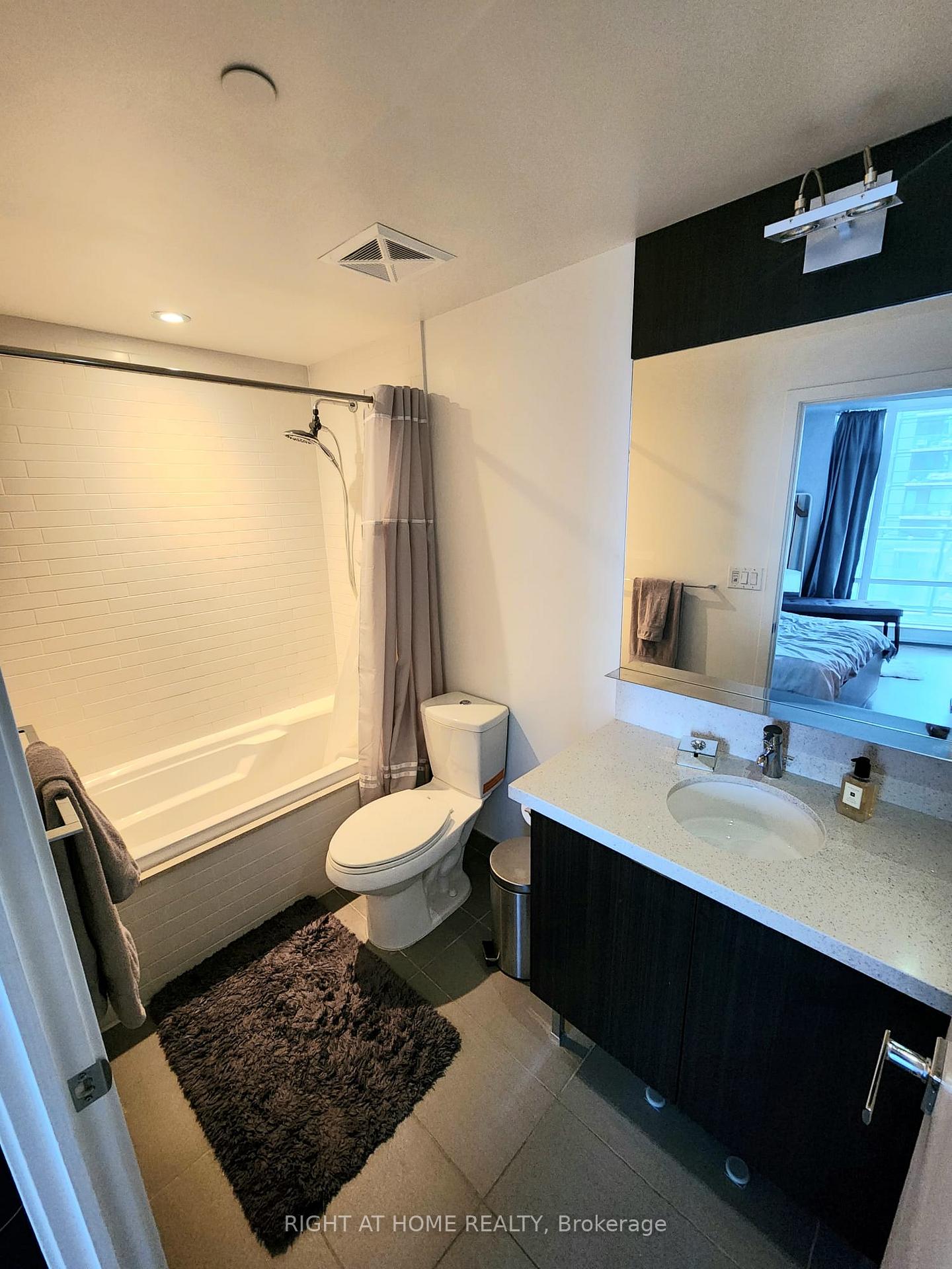 Photo 14 of Unit 1906, 21 Widmer Street, Toronto, Waterfront Communities — HOMEH