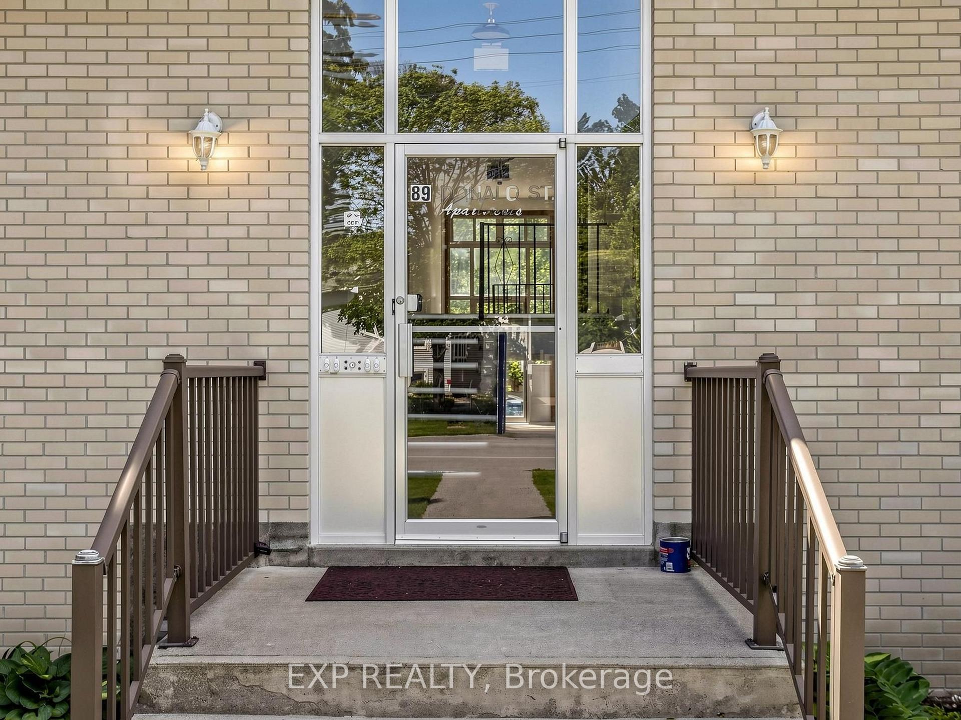 Photo 2 of 89 Donald Street, Barrie, Queen's Park — HOMEH