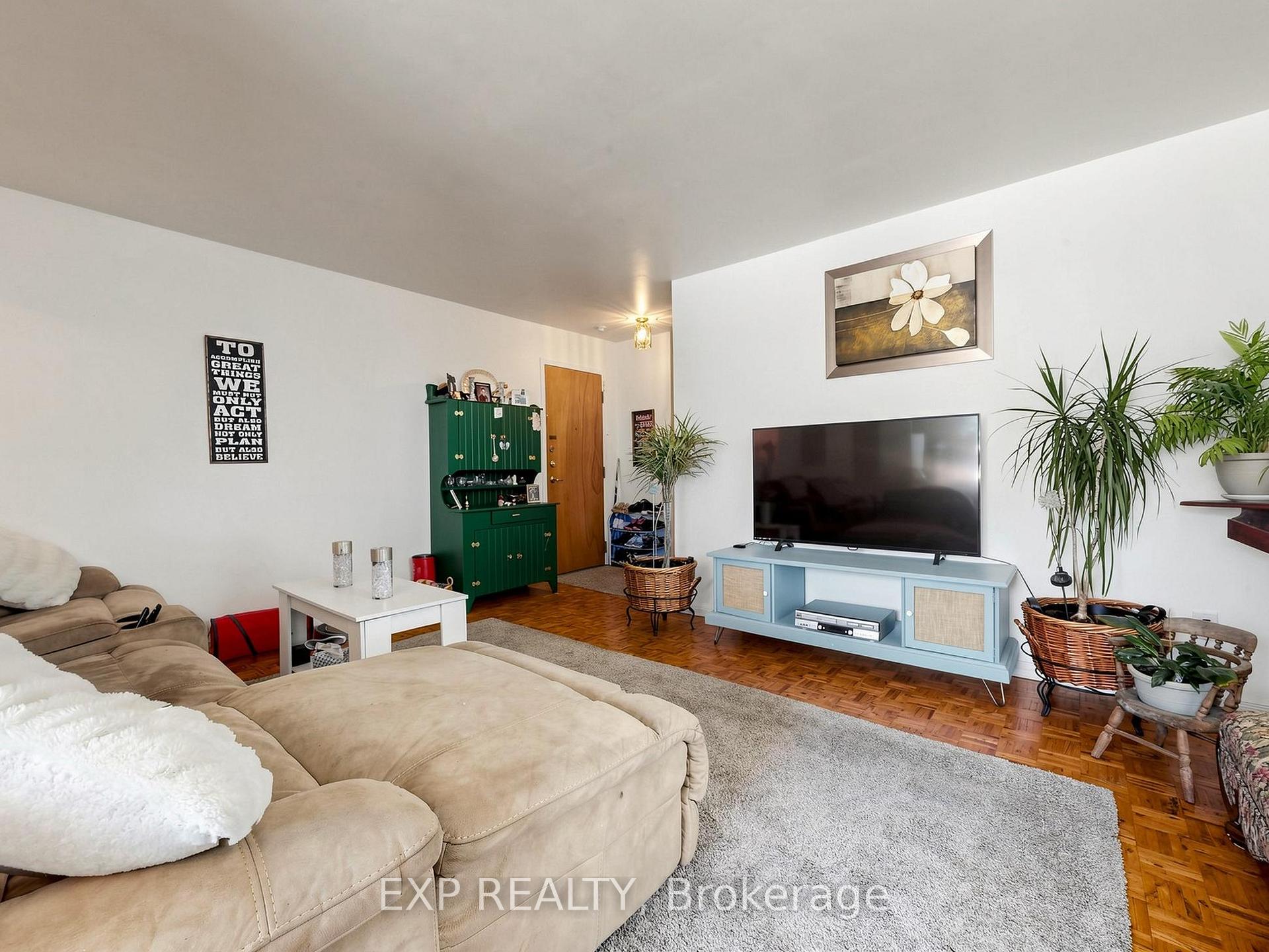 Photo 8 of 89 Donald Street, Barrie, Queen's Park — HOMEH
