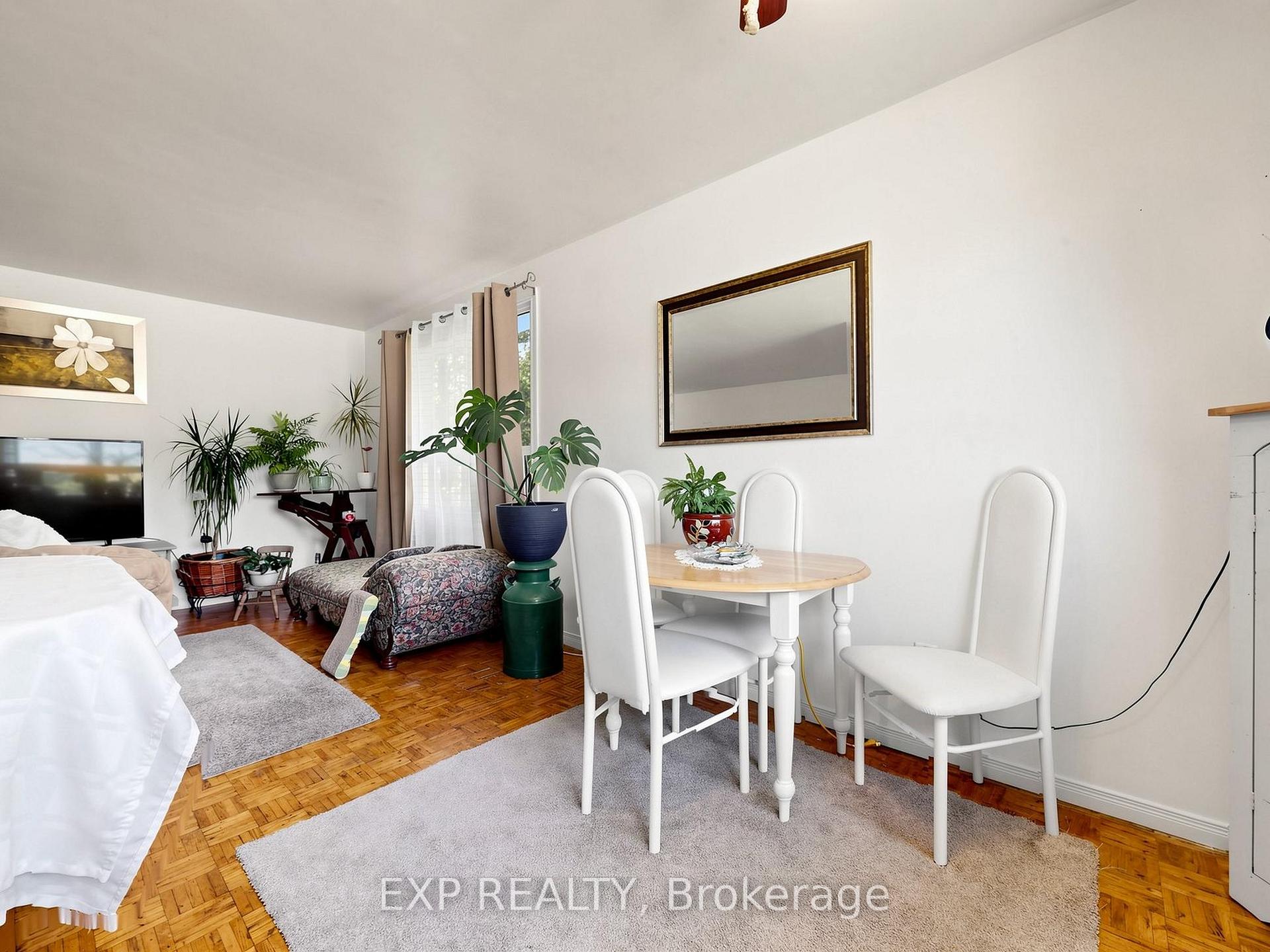 Photo 10 of 89 Donald Street, Barrie, Queen's Park — HOMEH