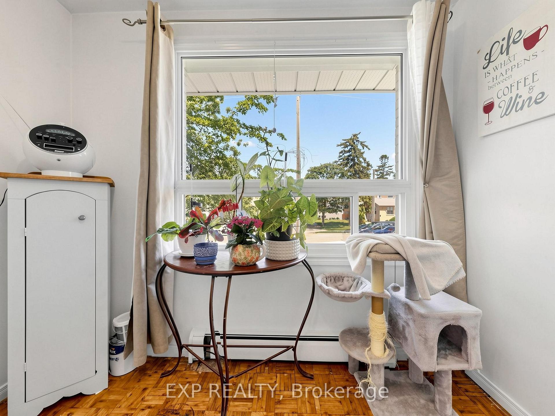 Photo 11 of 89 Donald Street, Barrie, Queen's Park — HOMEH