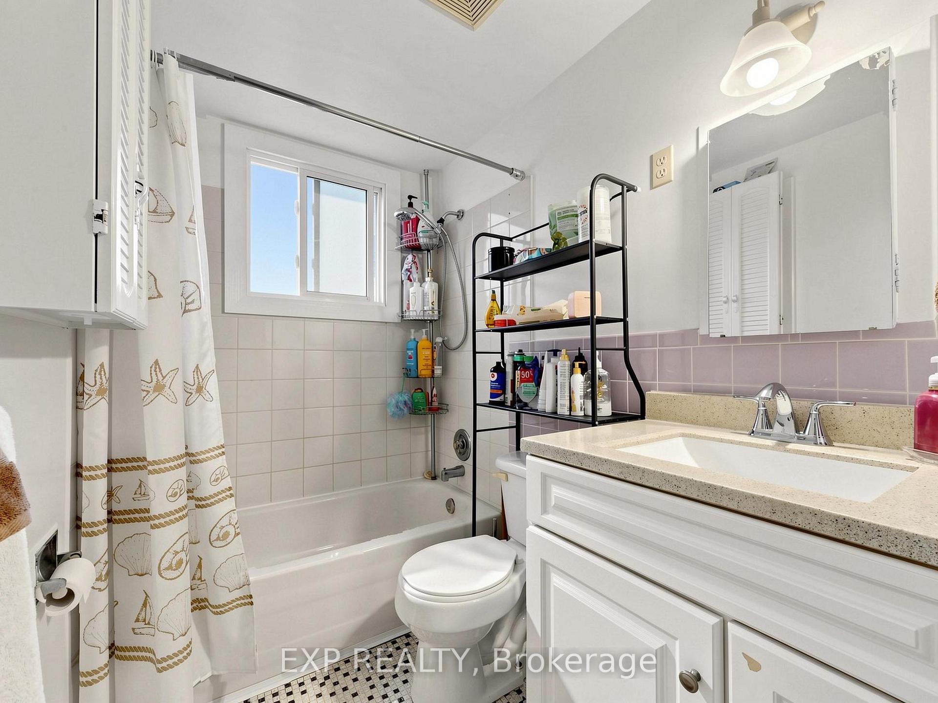 Photo 19 of 89 Donald Street, Barrie, Queen's Park — HOMEH