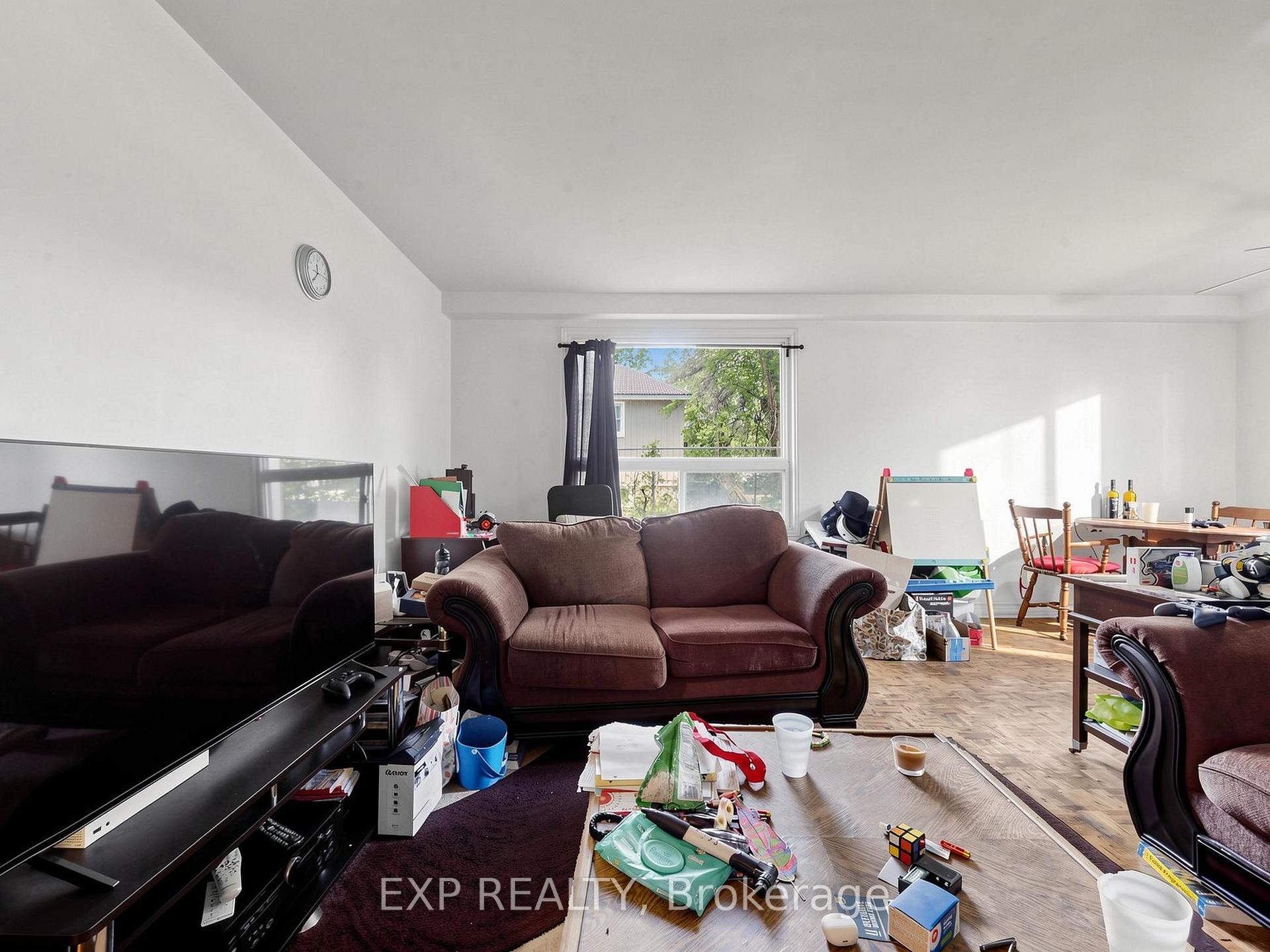 Photo 23 of 89 Donald Street, Barrie, Queen's Park — HOMEH