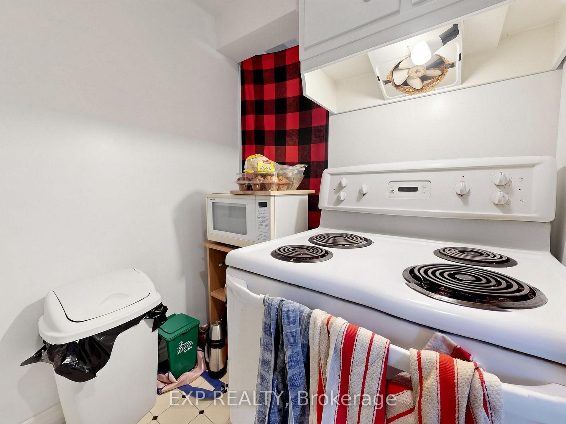 Photo 26 of 89 Donald Street, Barrie, Queen's Park — HOMEH
