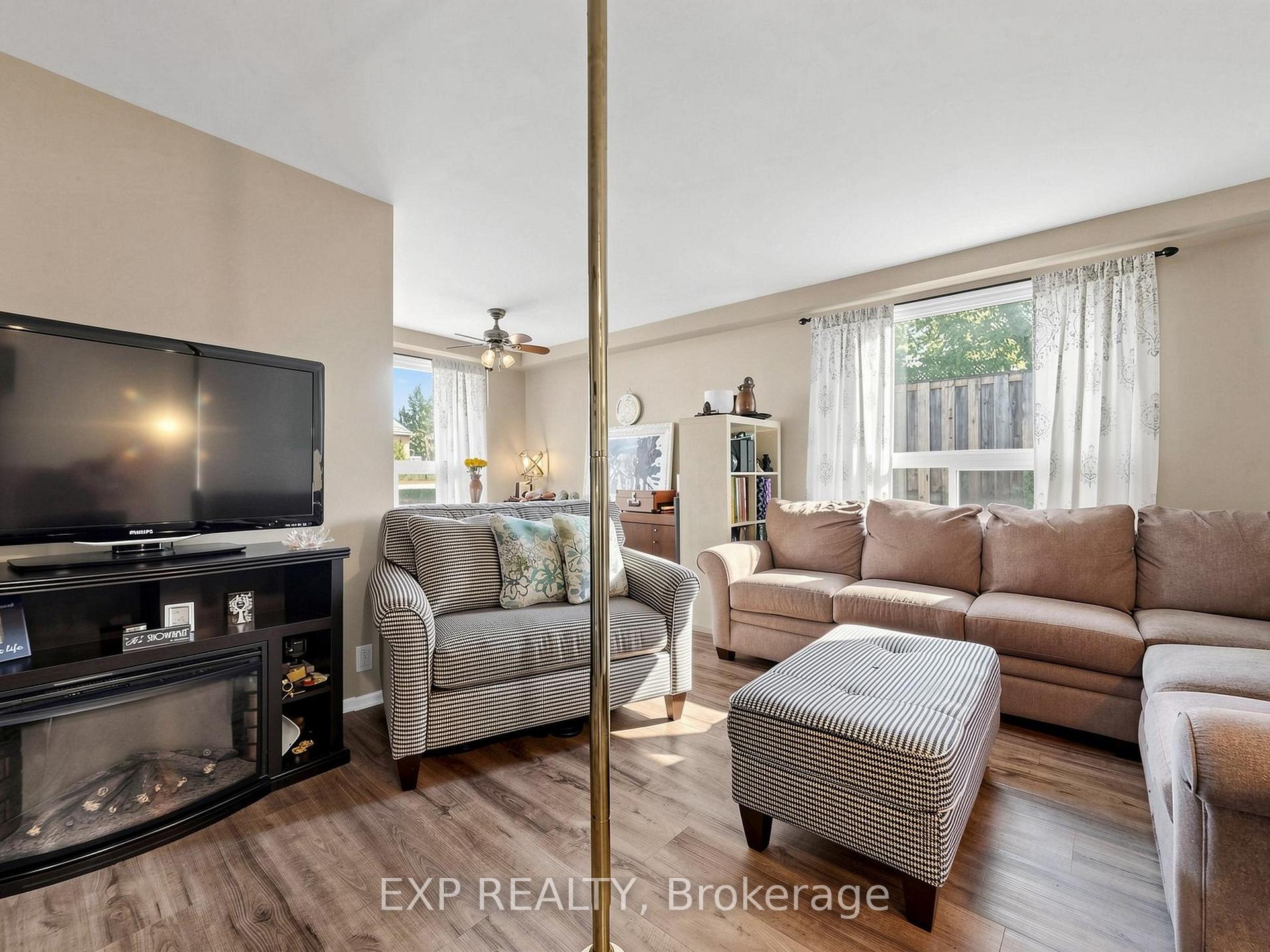 Photo 33 of 89 Donald Street, Barrie, Queen's Park — HOMEH