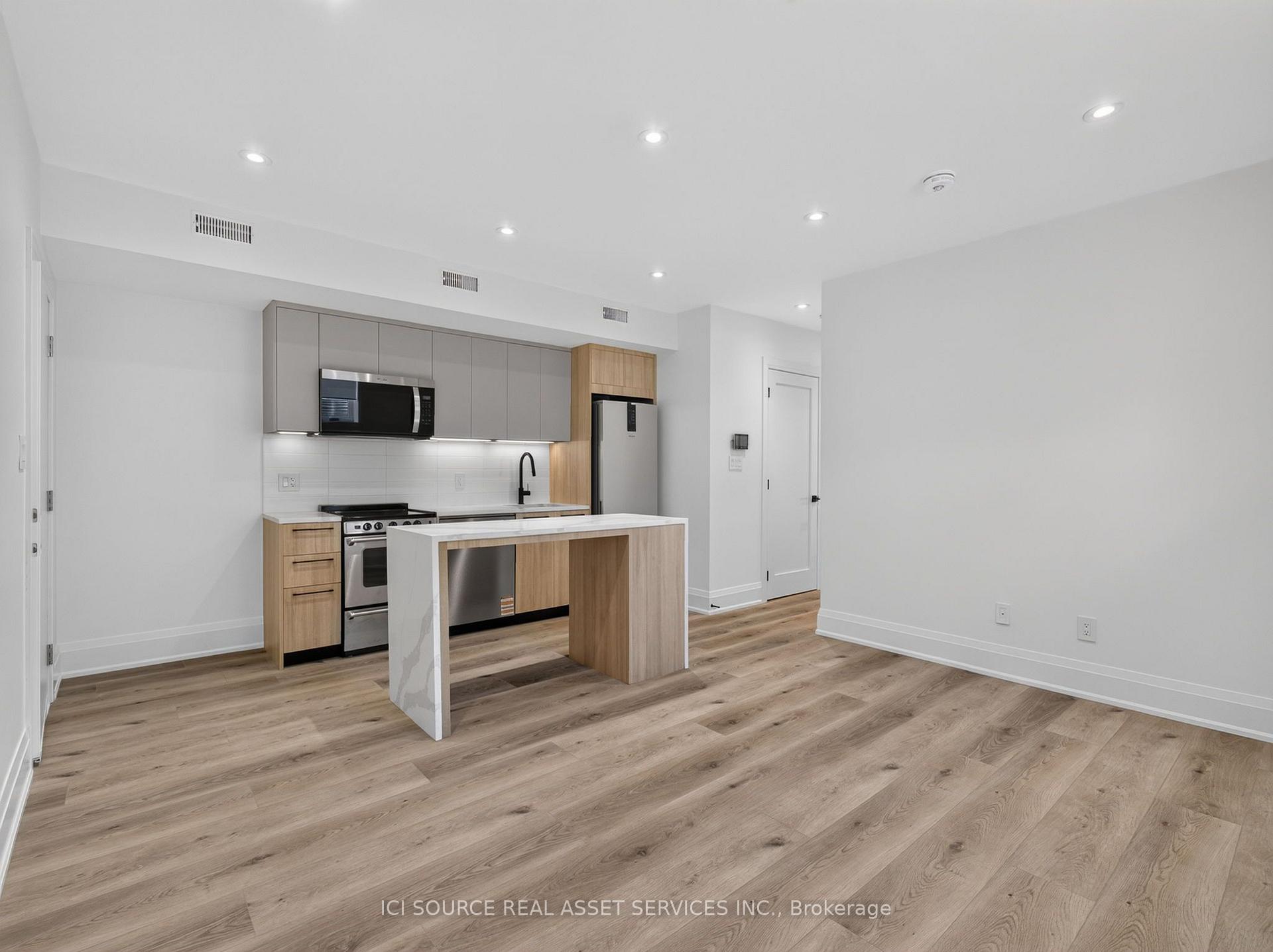 Photo 2 of Unit Unit 6, 28 Norcross Road, North York, Clanton Park — HOMEH