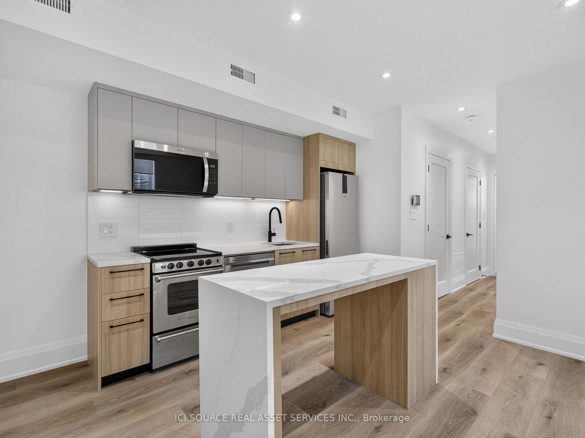 Photo 3 of Unit Unit 6, 28 Norcross Road, North York, Clanton Park — HOMEH