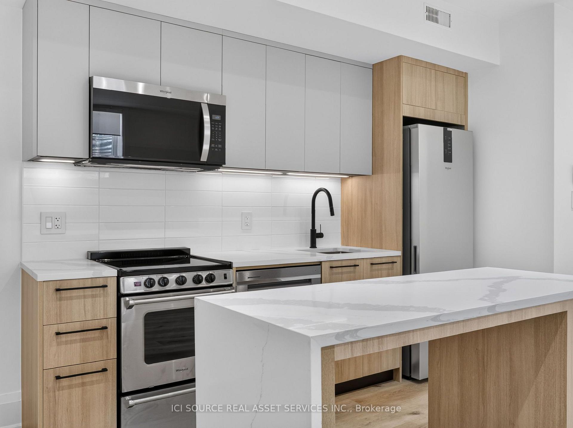 Photo 5 of Unit Unit 6, 28 Norcross Road, North York, Clanton Park — HOMEH