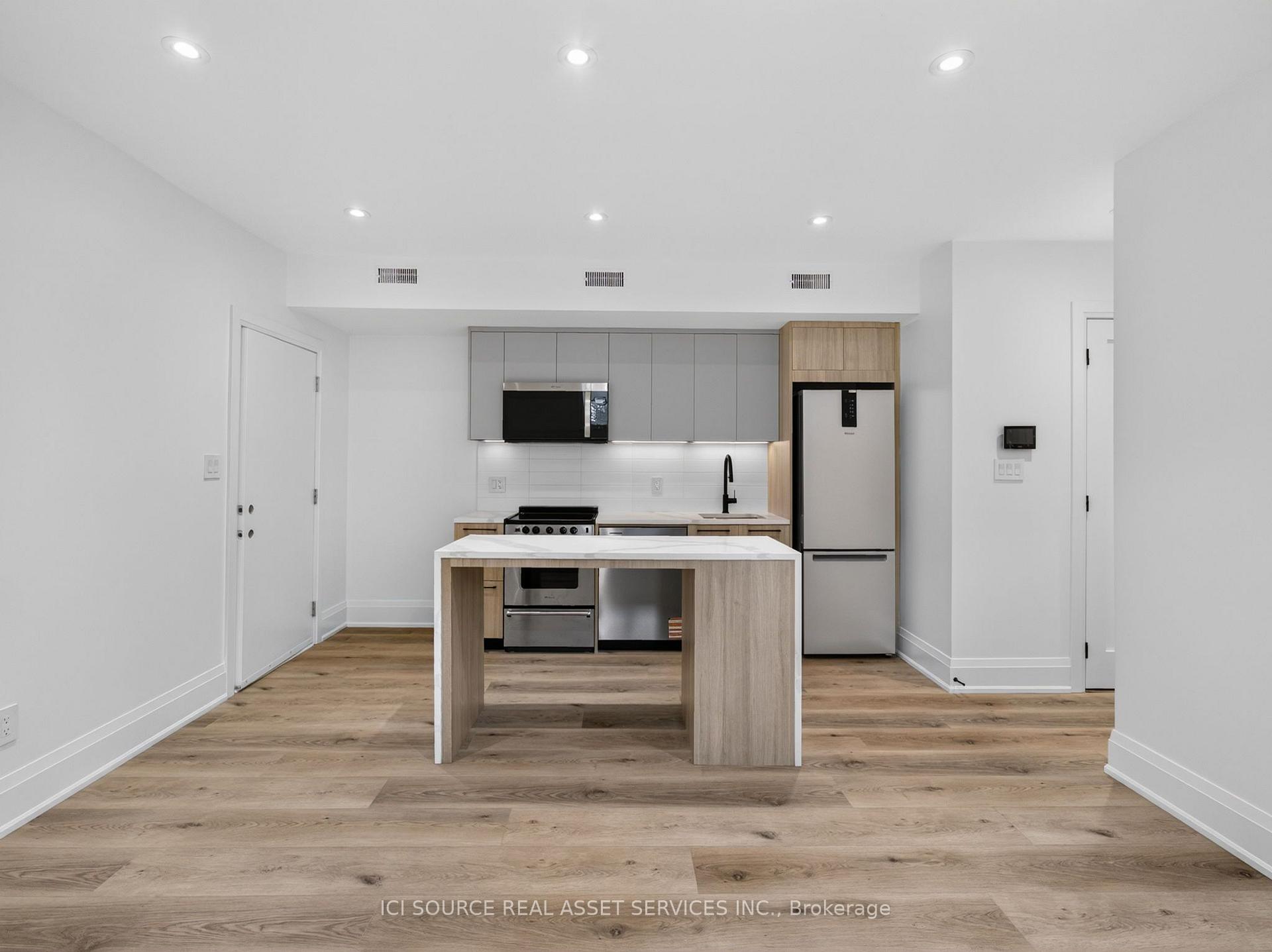 Photo 6 of Unit Unit 6, 28 Norcross Road, North York, Clanton Park — HOMEH