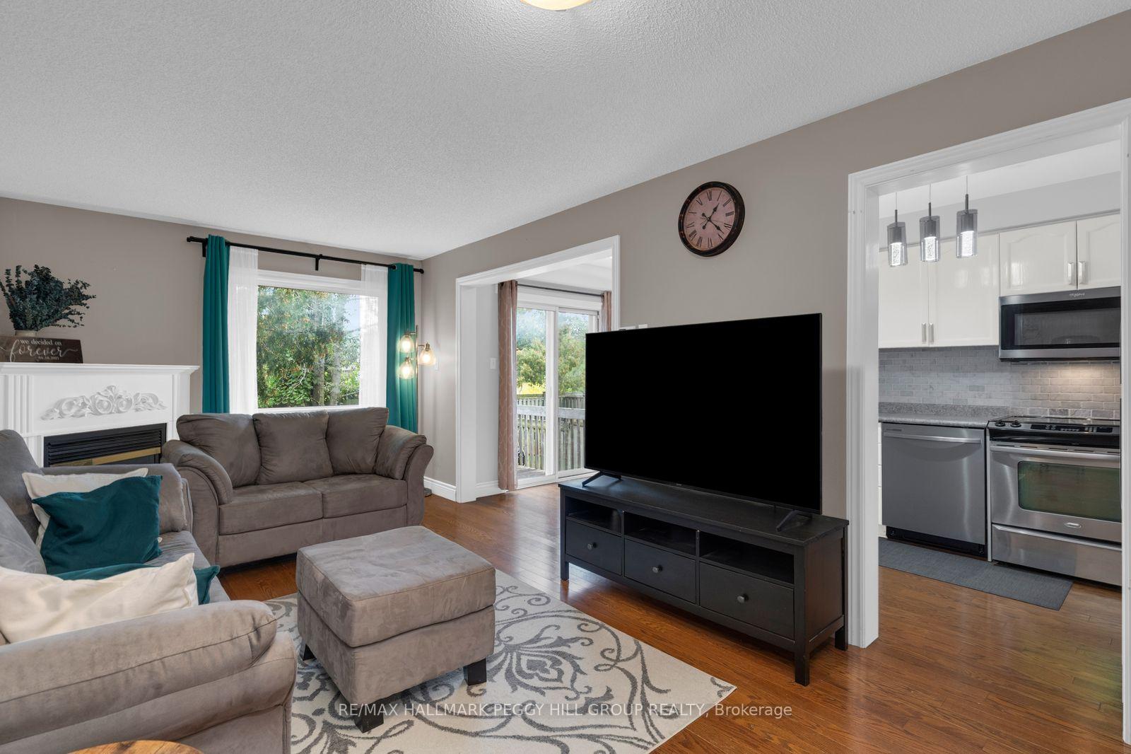 Photo 5 of 104 Leslie Avenue, Barrie, Holly — HOMEH
