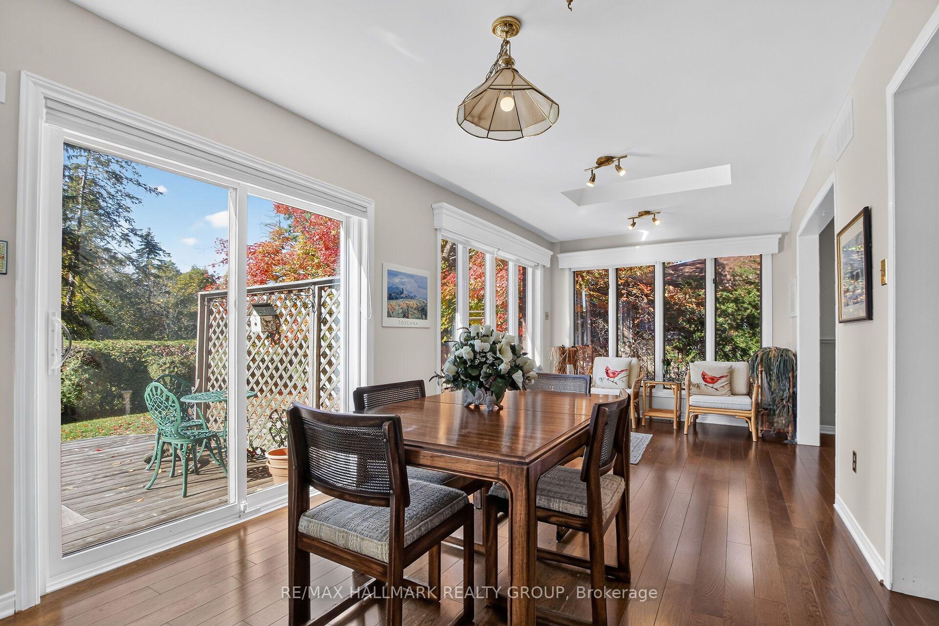 Photo 17 of 20 Halldorson Crescent, Ottawa, Kanata - Kanata Lakes/Heritage Hills — HOMEH