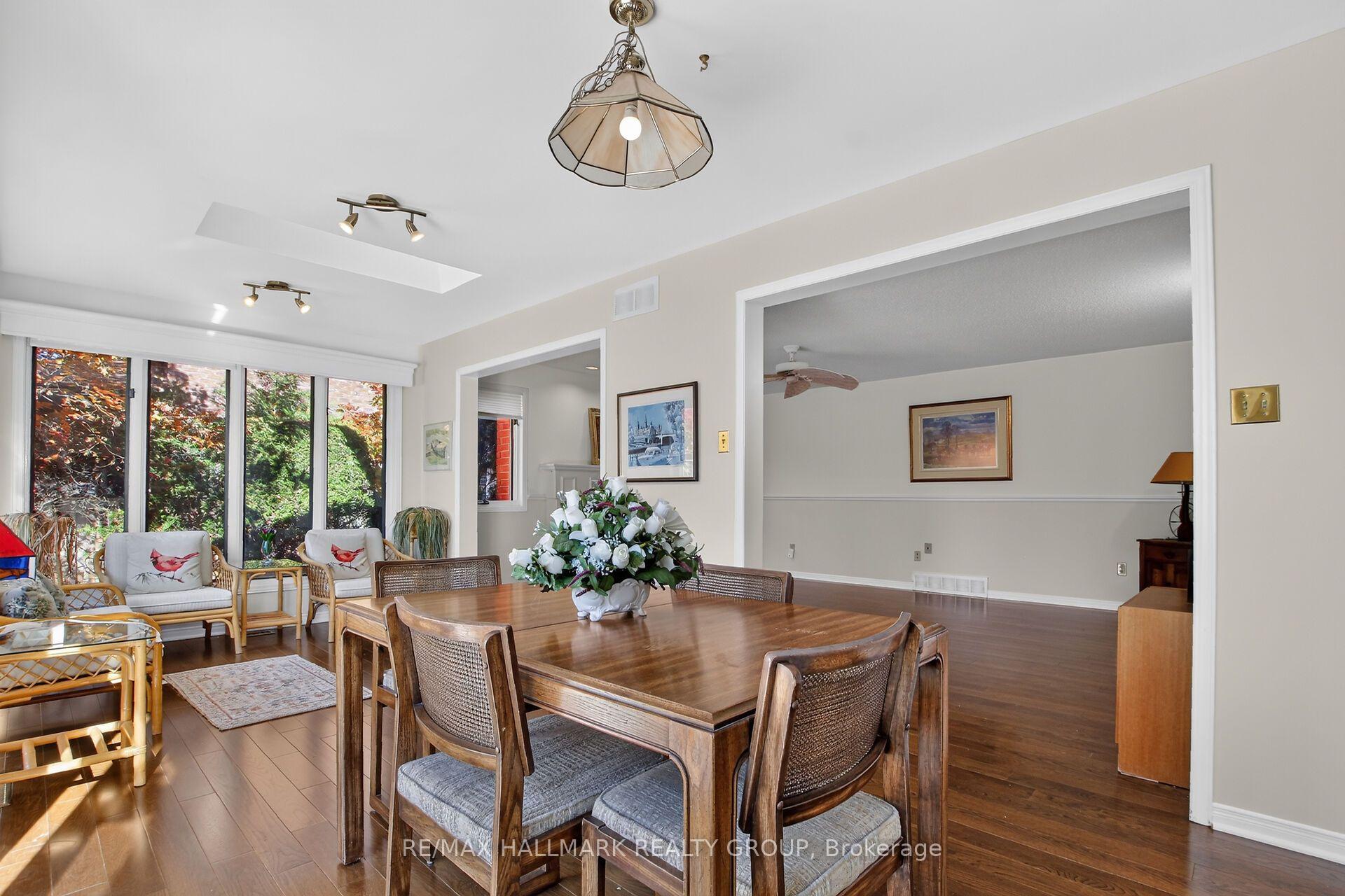 Photo 18 of 20 Halldorson Crescent, Ottawa, Kanata - Kanata Lakes/Heritage Hills — HOMEH