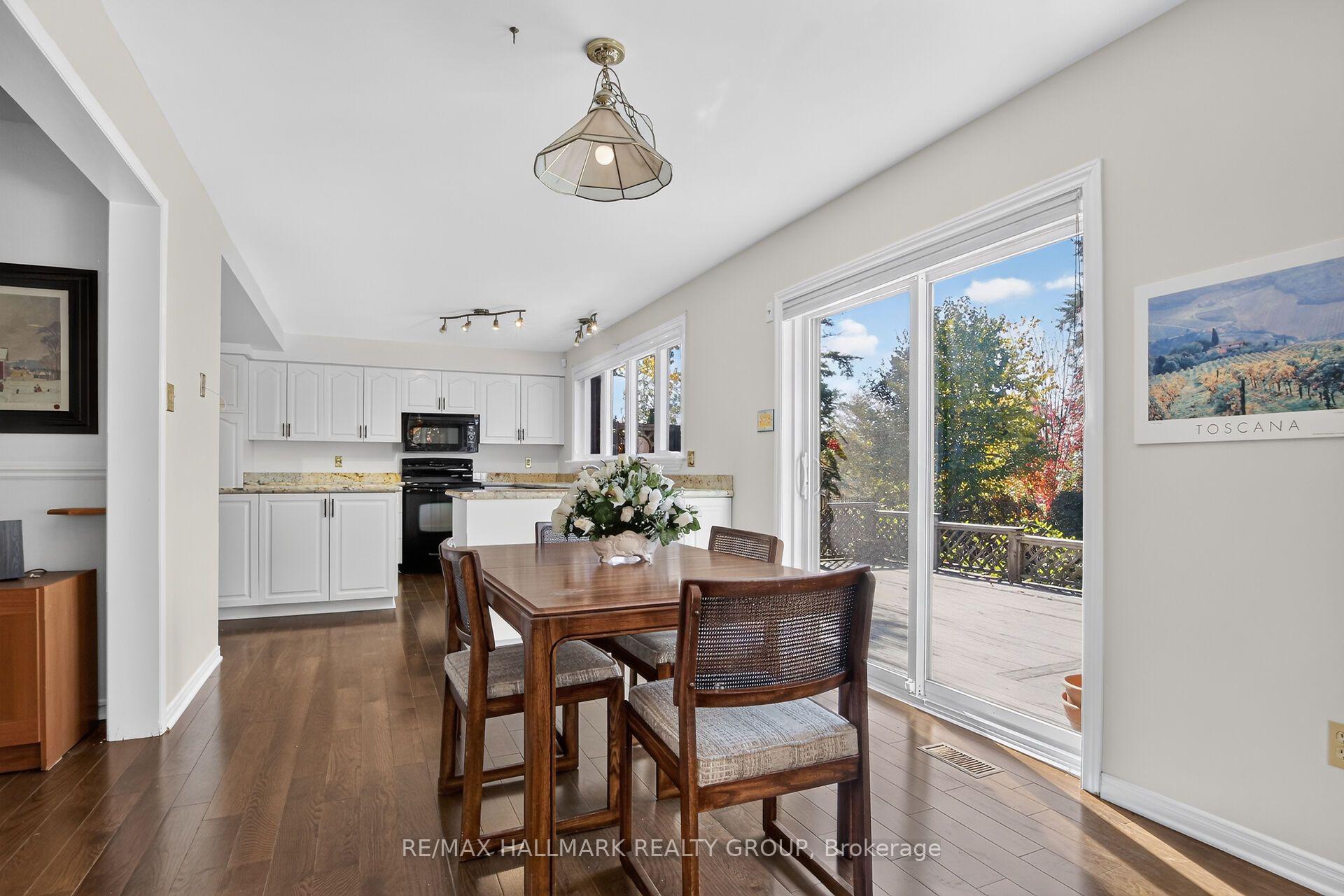 Photo 19 of 20 Halldorson Crescent, Ottawa, Kanata - Kanata Lakes/Heritage Hills — HOMEH