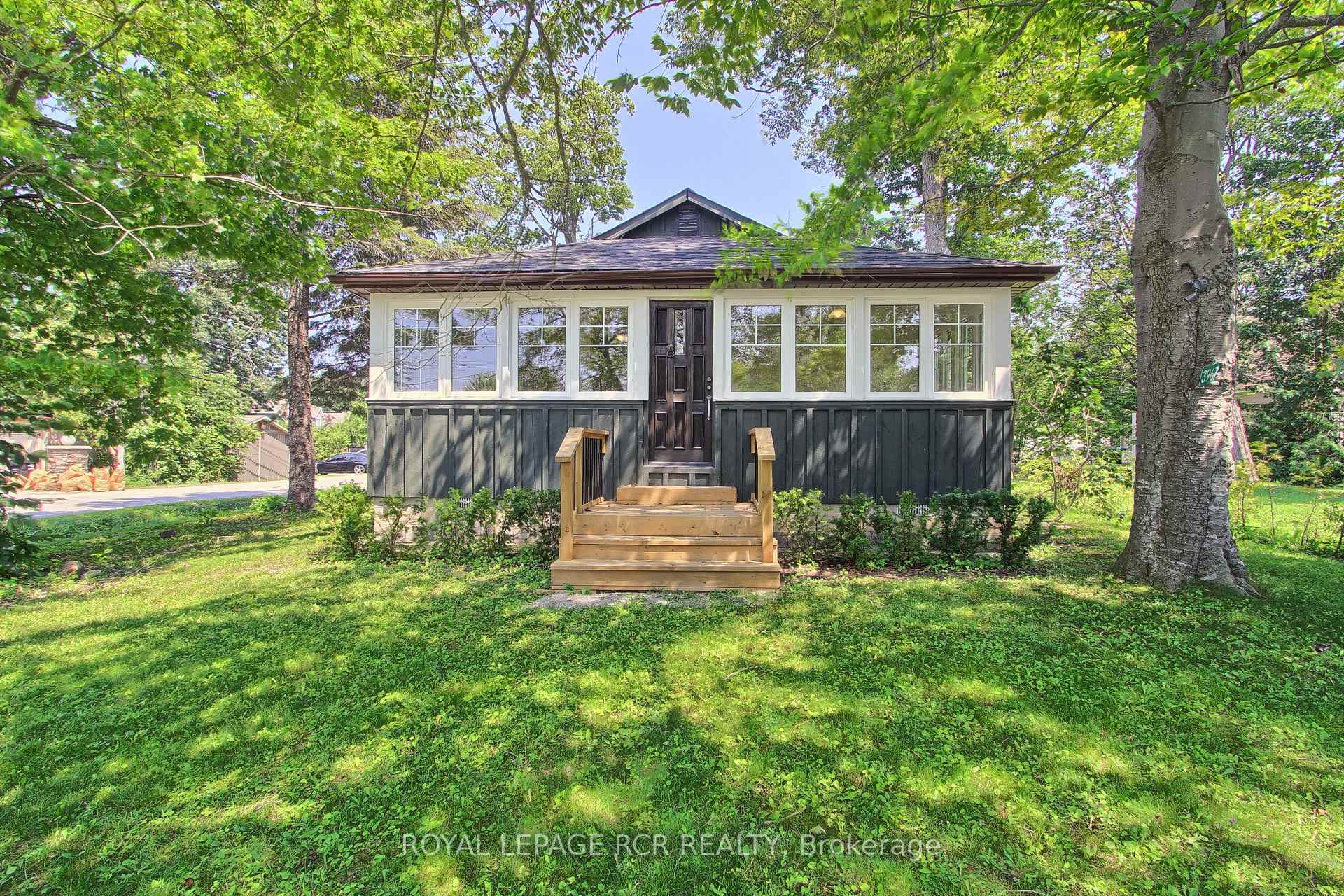 Photo of 3967 Algonquin Avenue
