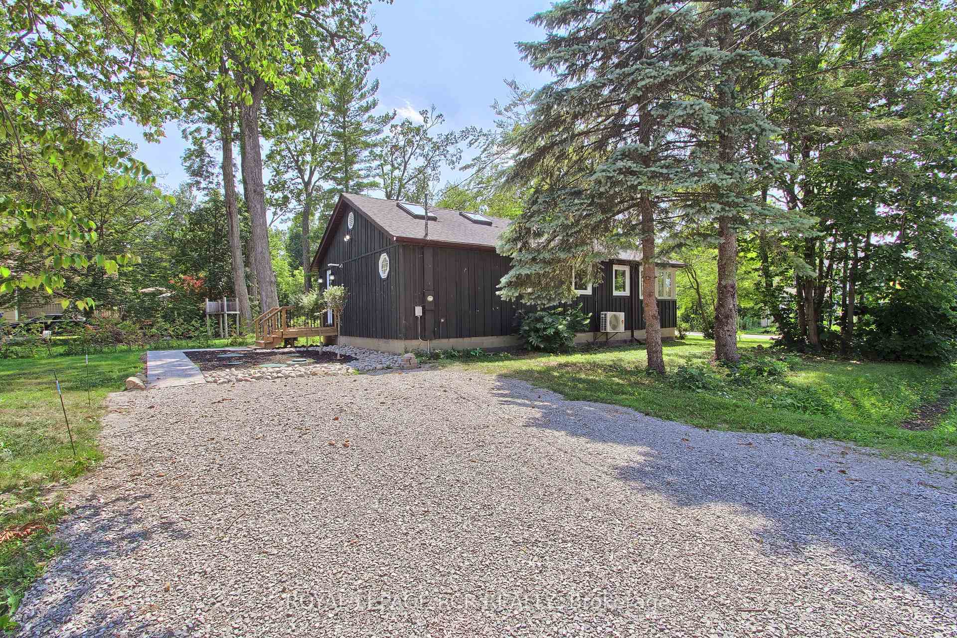 Photo 2 of 3967 Algonquin Avenue, Innisfil, Rural Innisfil — HOMEH