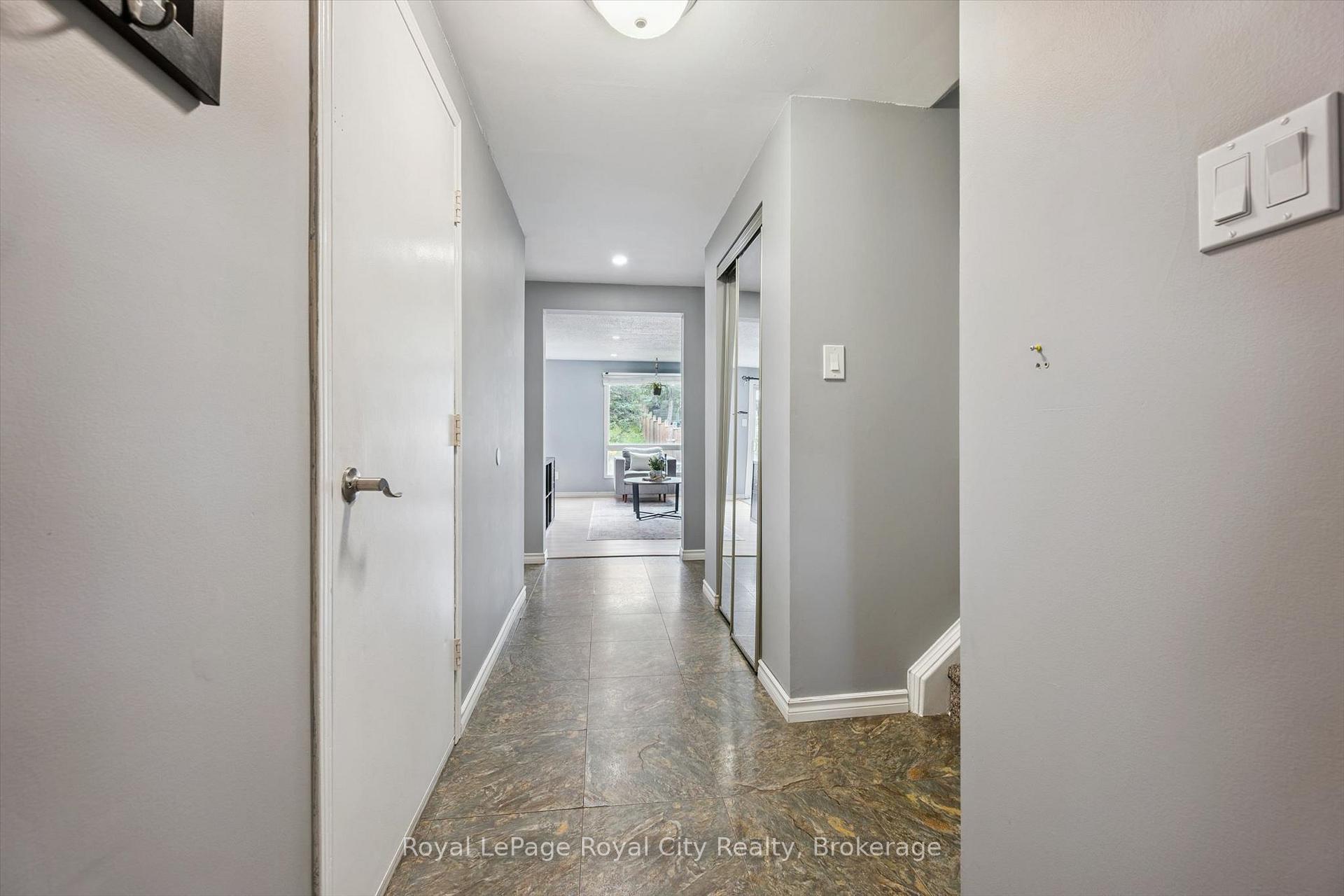 Photo 9 of 41 Grandridge Crescent, Guelph, Willow West/Sugarbush/West Acres — HOMEH