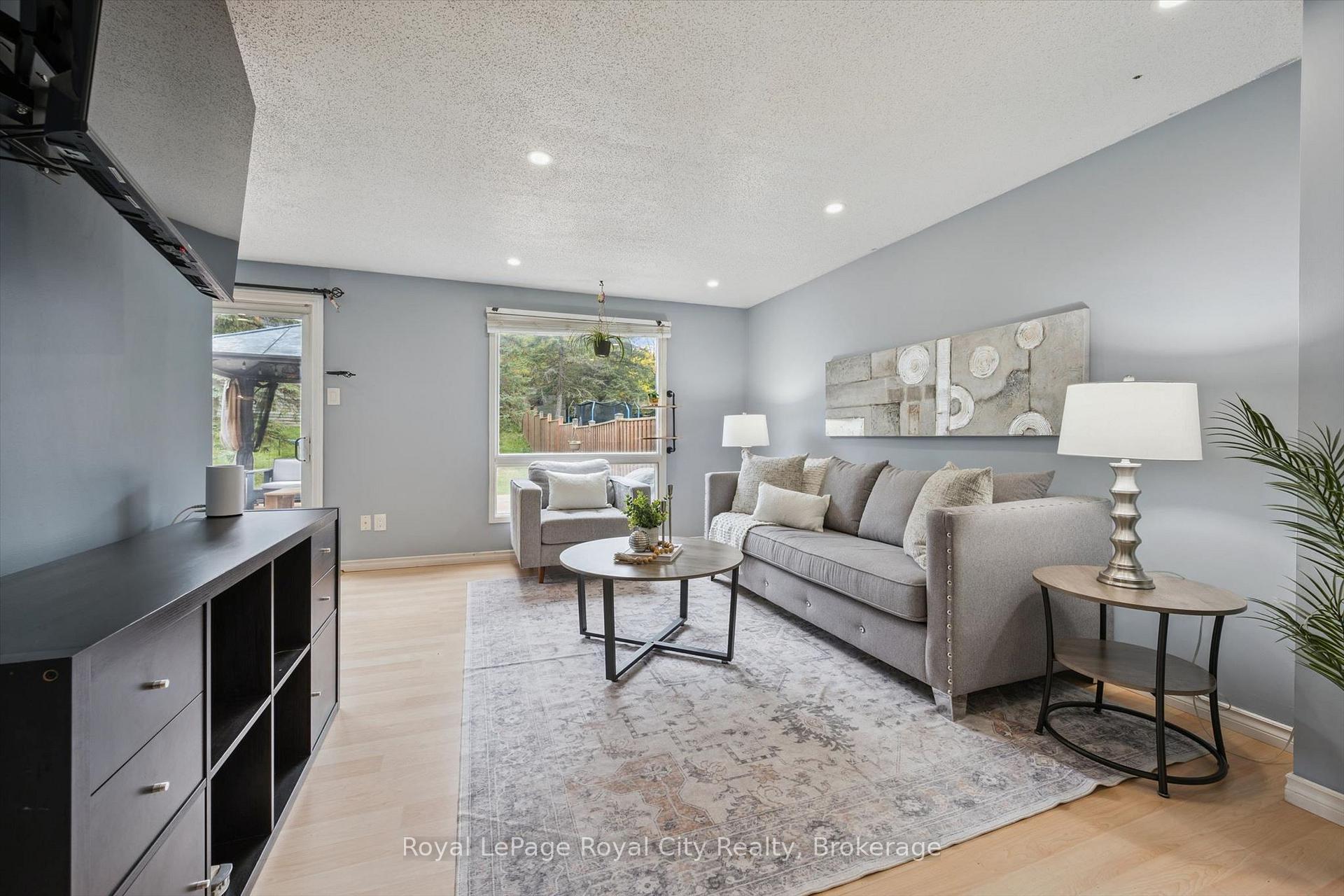 Photo 11 of 41 Grandridge Crescent, Guelph, Willow West/Sugarbush/West Acres — HOMEH