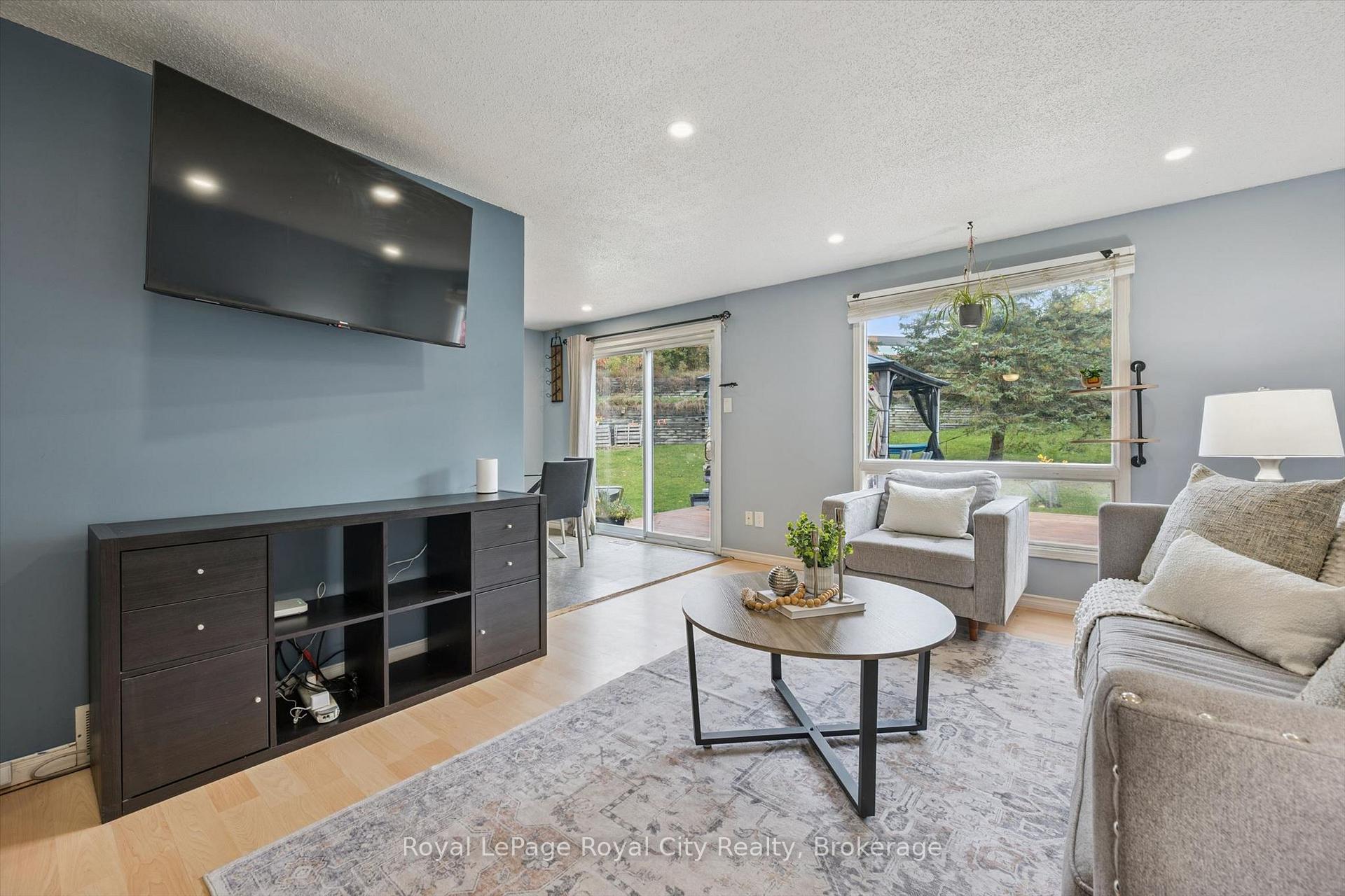 Photo 12 of 41 Grandridge Crescent, Guelph, Willow West/Sugarbush/West Acres — HOMEH