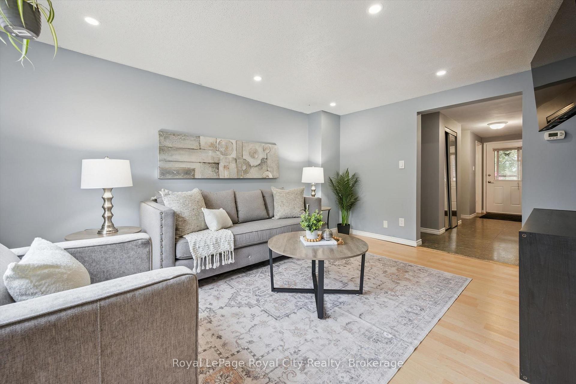 Photo 14 of 41 Grandridge Crescent, Guelph, Willow West/Sugarbush/West Acres — HOMEH