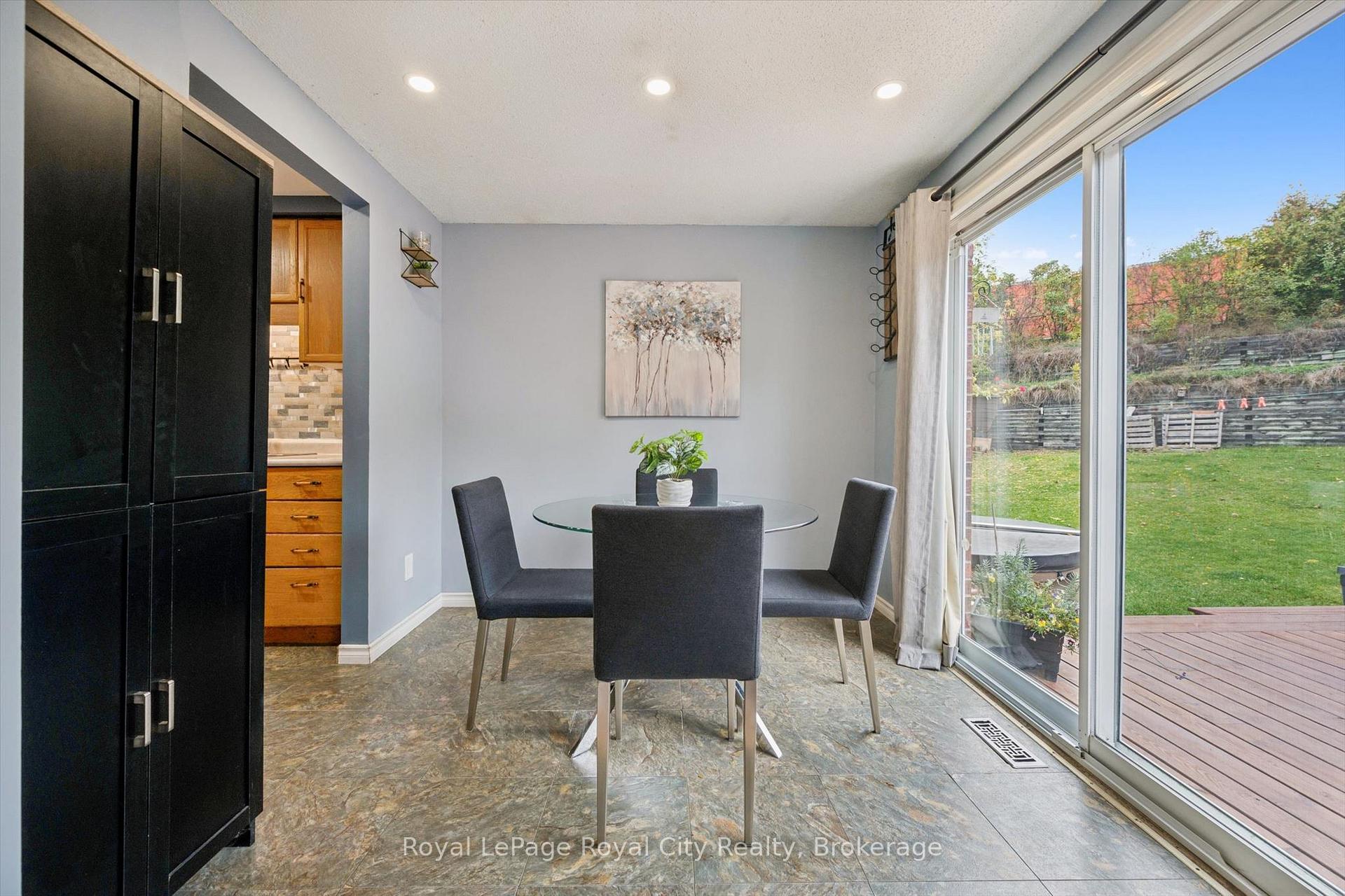 Photo 15 of 41 Grandridge Crescent, Guelph, Willow West/Sugarbush/West Acres — HOMEH