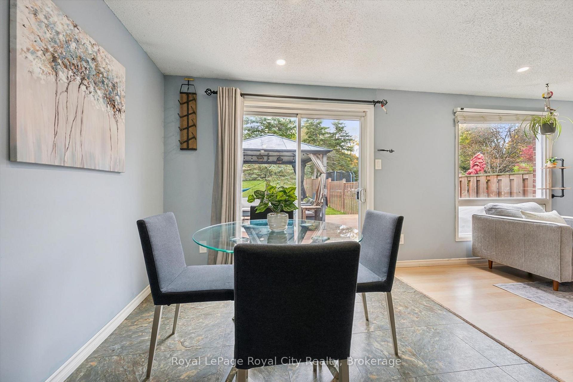 Photo 16 of 41 Grandridge Crescent, Guelph, Willow West/Sugarbush/West Acres — HOMEH