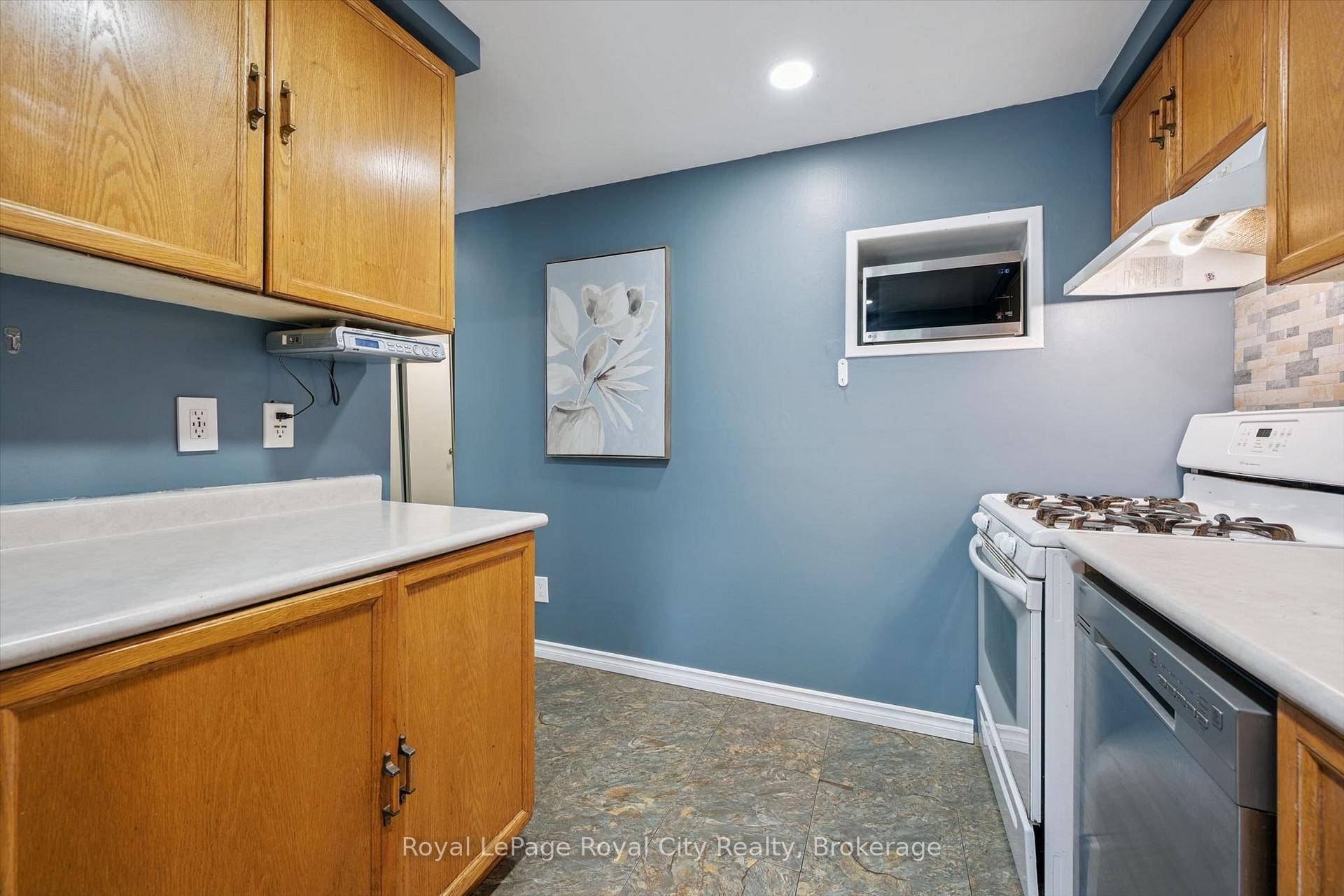 Photo 18 of 41 Grandridge Crescent, Guelph, Willow West/Sugarbush/West Acres — HOMEH