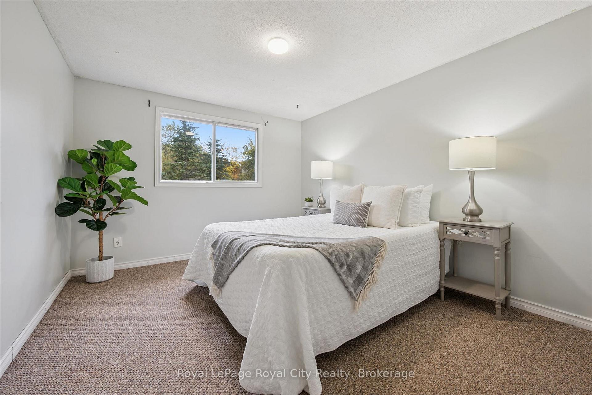 Photo 22 of 41 Grandridge Crescent, Guelph, Willow West/Sugarbush/West Acres — HOMEH