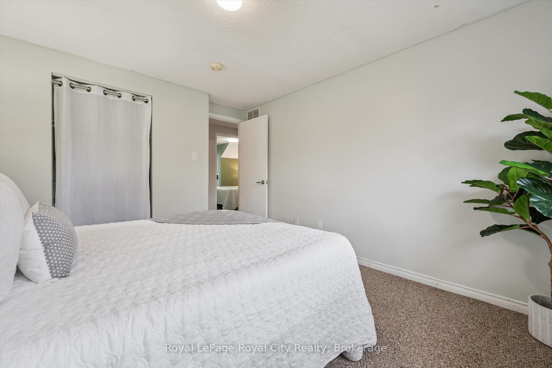 Photo 23 of 41 Grandridge Crescent, Guelph, Willow West/Sugarbush/West Acres — HOMEH