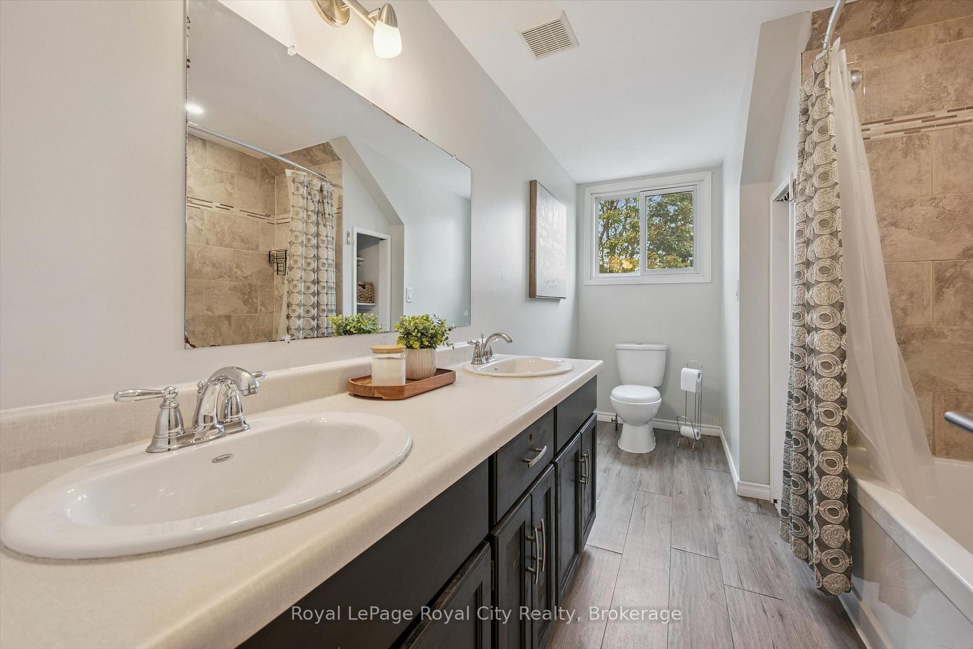 Photo 24 of 41 Grandridge Crescent, Guelph, Willow West/Sugarbush/West Acres — HOMEH