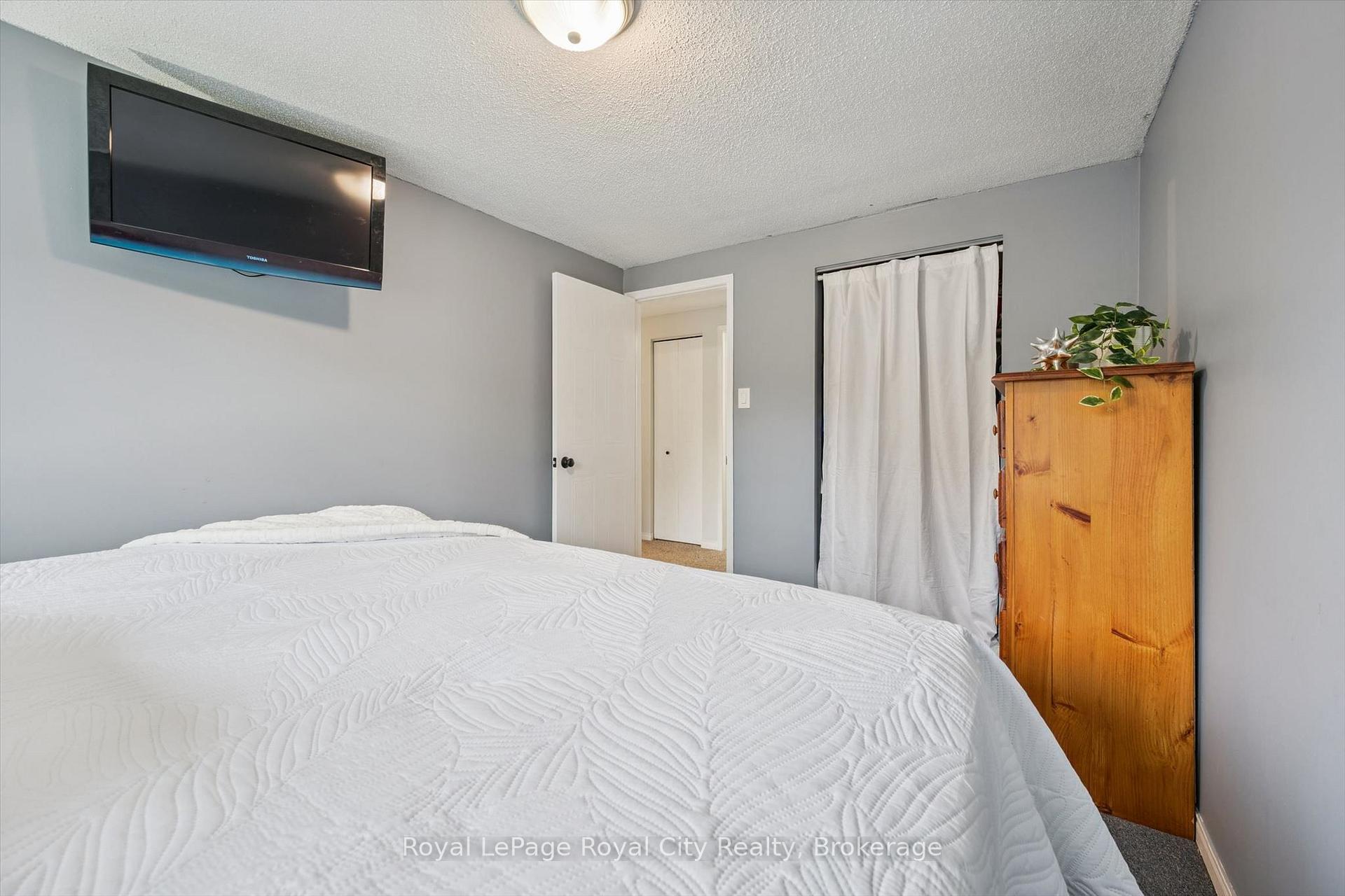 Photo 27 of 41 Grandridge Crescent, Guelph, Willow West/Sugarbush/West Acres — HOMEH
