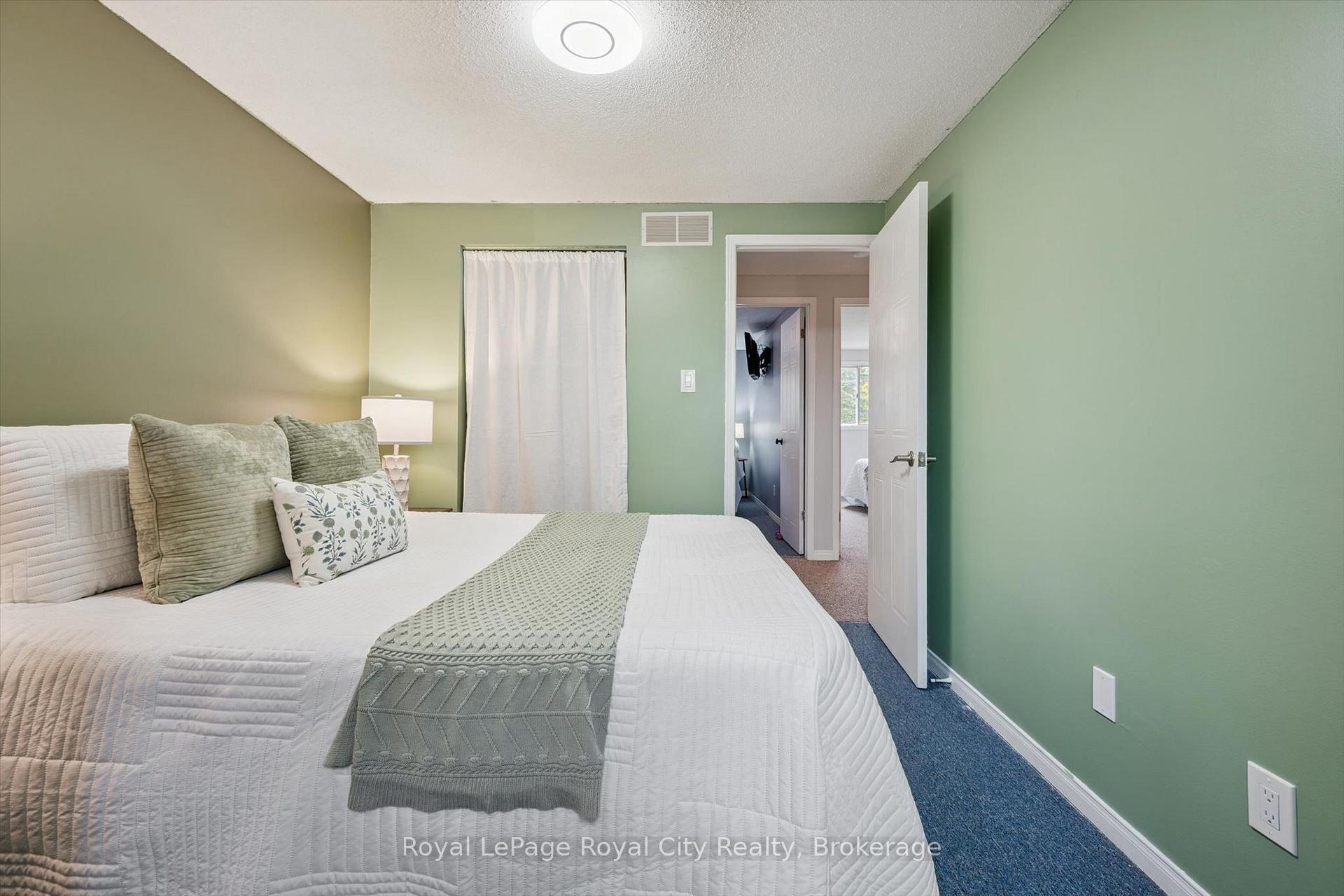 Photo 29 of 41 Grandridge Crescent, Guelph, Willow West/Sugarbush/West Acres — HOMEH