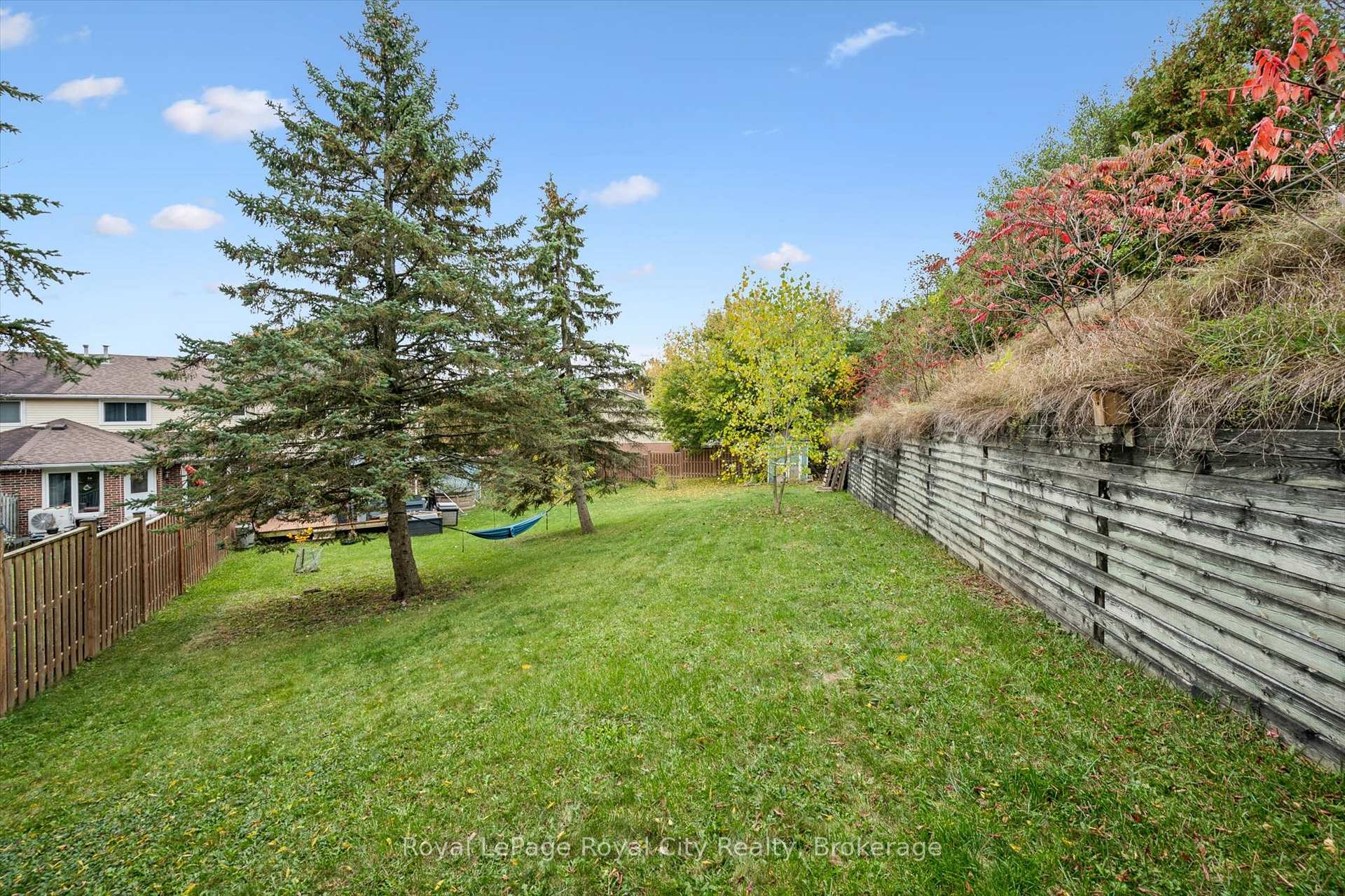 Photo 32 of 41 Grandridge Crescent, Guelph, Willow West/Sugarbush/West Acres — HOMEH