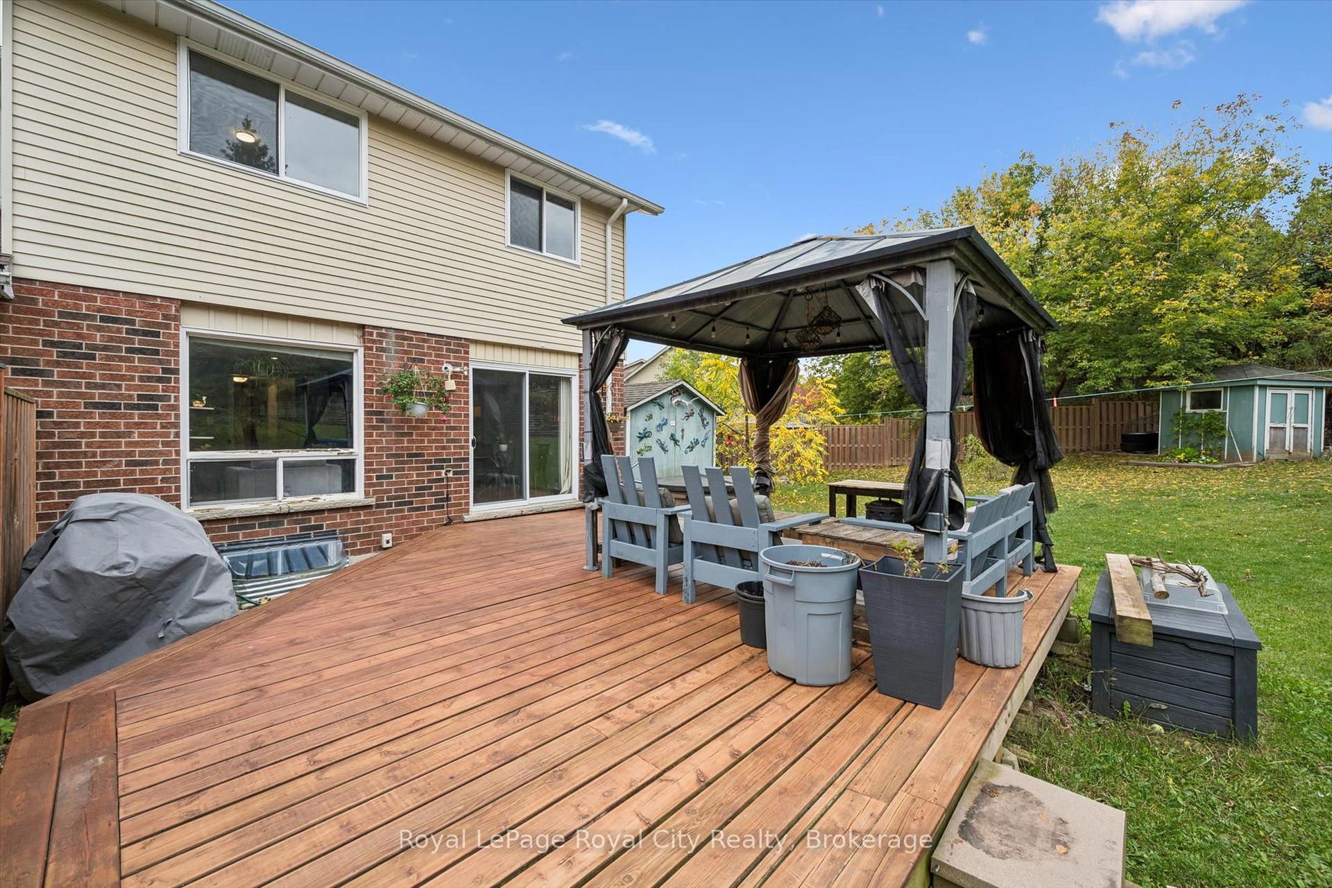 Photo 35 of 41 Grandridge Crescent, Guelph, Willow West/Sugarbush/West Acres — HOMEH