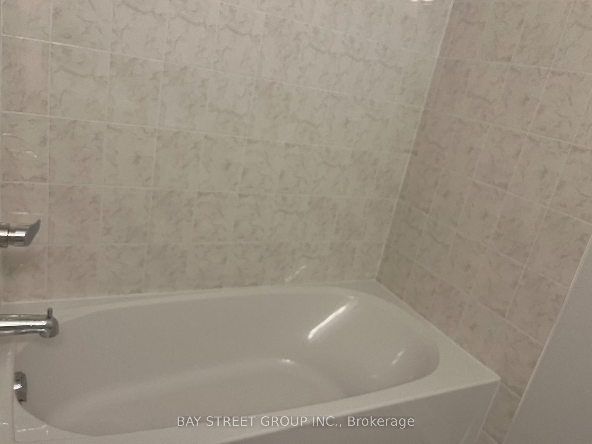 Photo 23 of 26 Robert Eaton Avenue, Markham, Middlefield — HOMEH