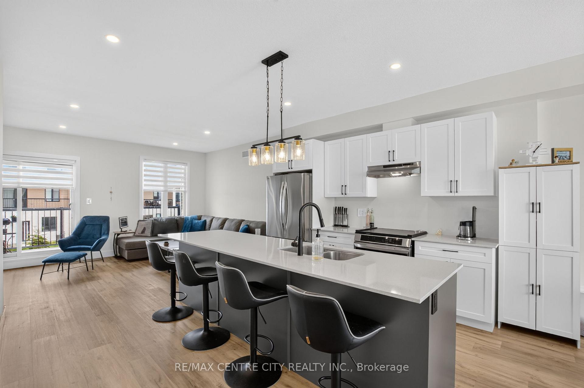 Photo 3 of Unit 56, 1595 Capri Crescent, London, North S — HOMEH