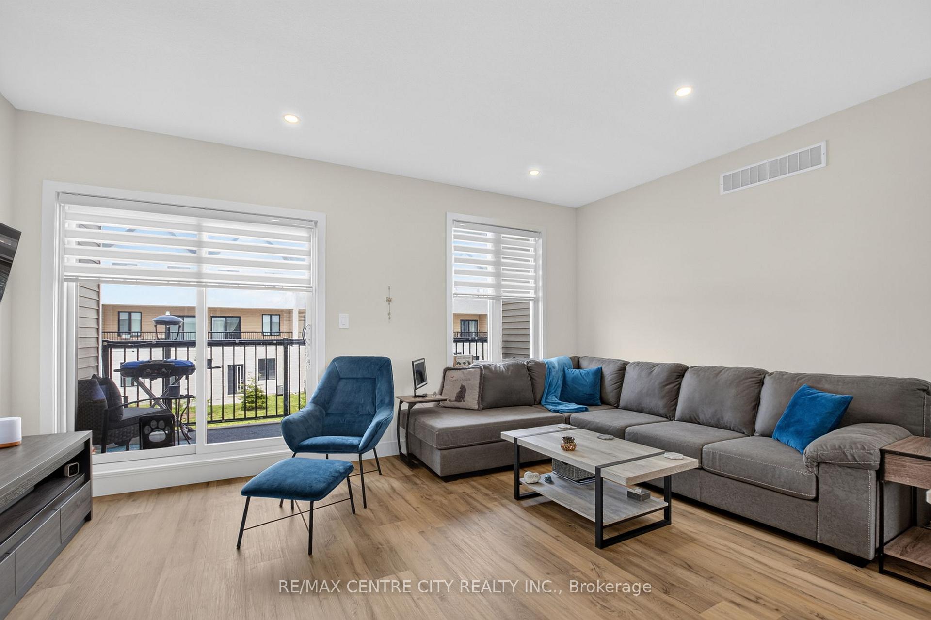 Photo 4 of Unit 56, 1595 Capri Crescent, London, North S — HOMEH