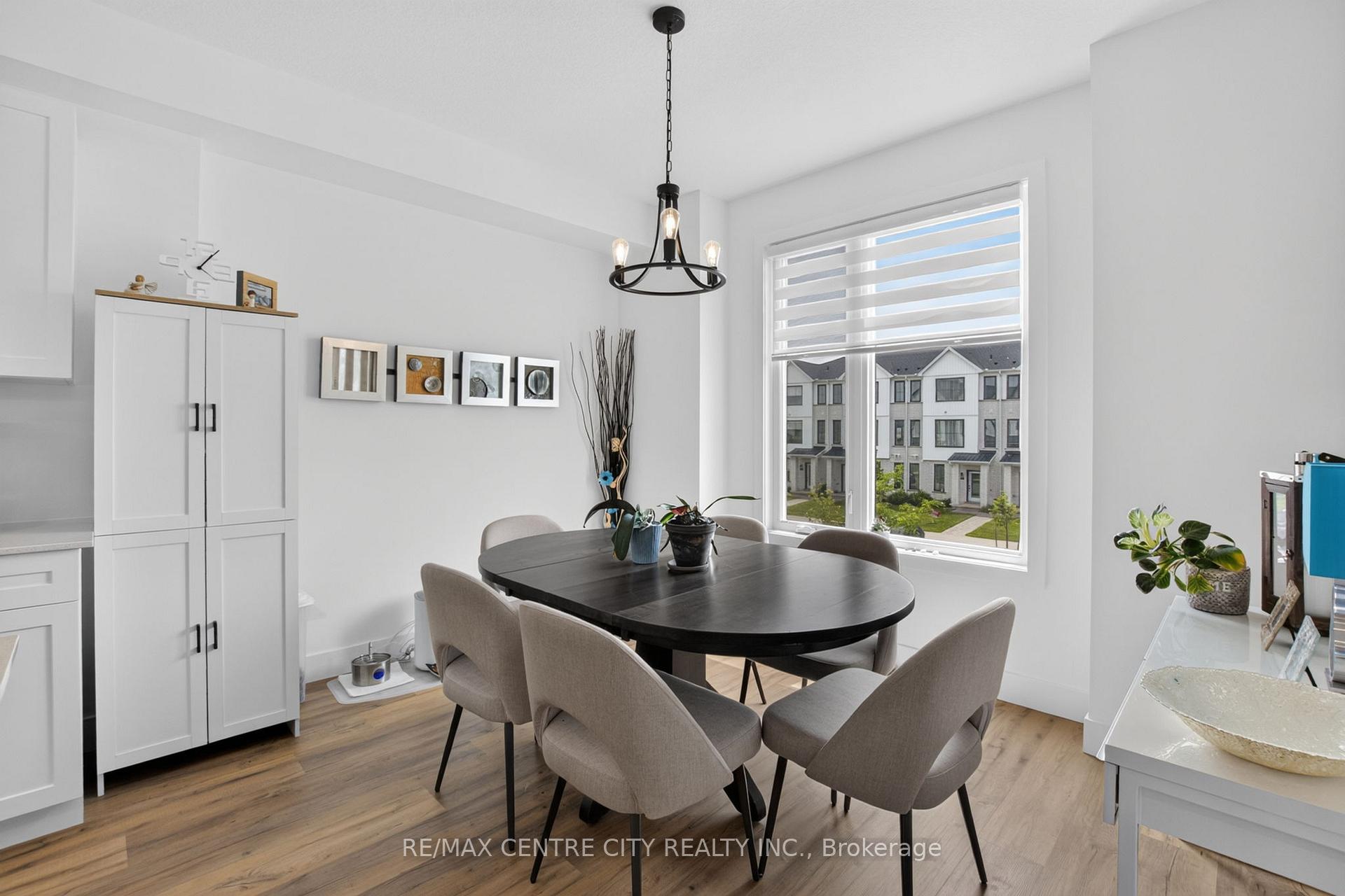 Photo 6 of Unit 56, 1595 Capri Crescent, London, North S — HOMEH
