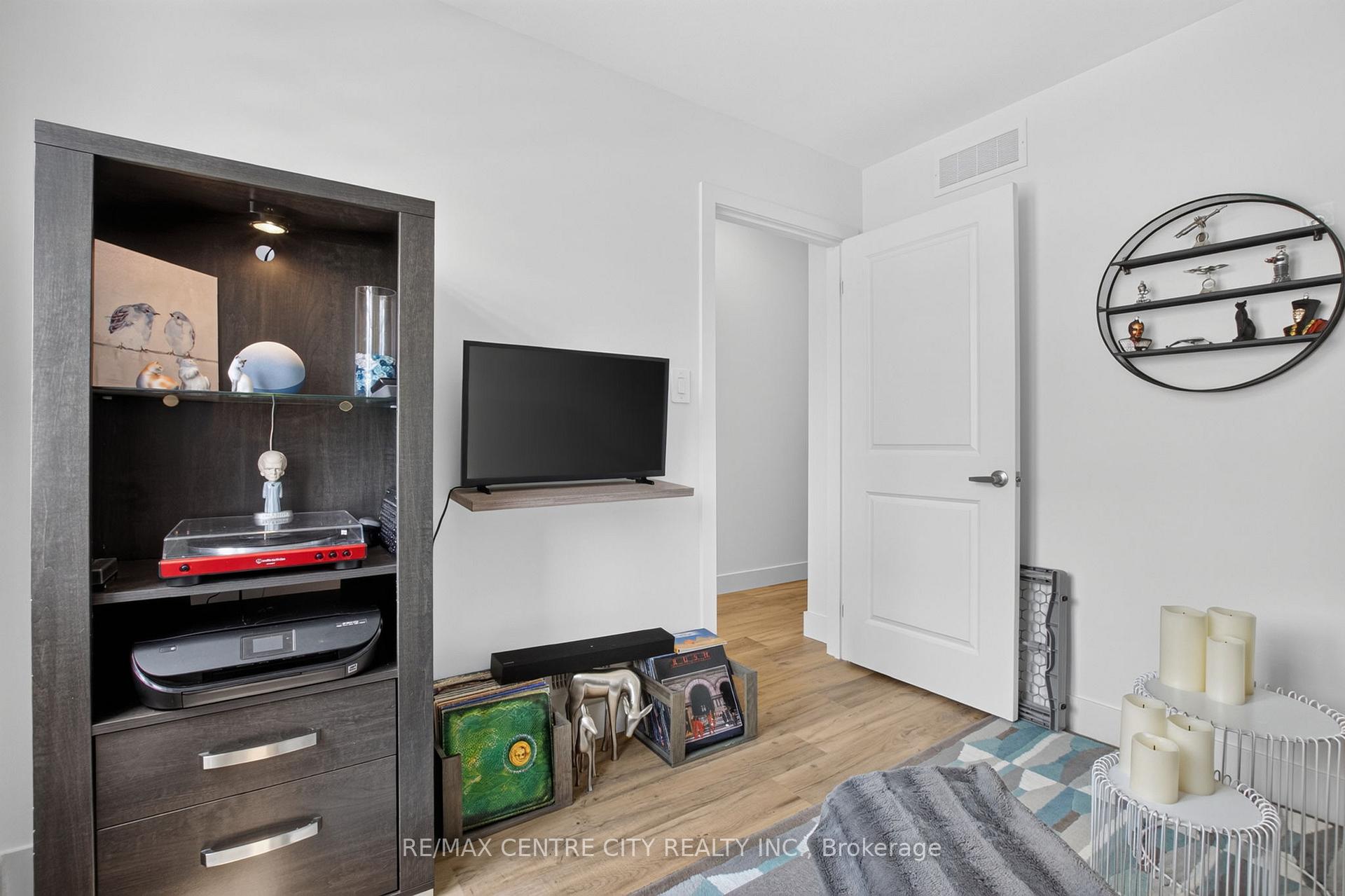 Photo 10 of Unit 56, 1595 Capri Crescent, London, North S — HOMEH